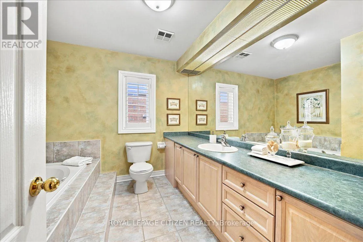 43 - 255 SHAFTSBURY AVENUE