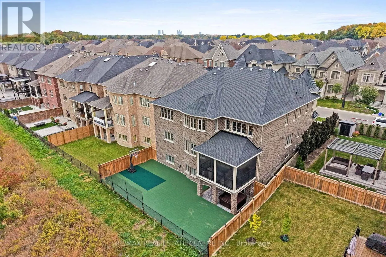 10 ROLLING GREEN COURT