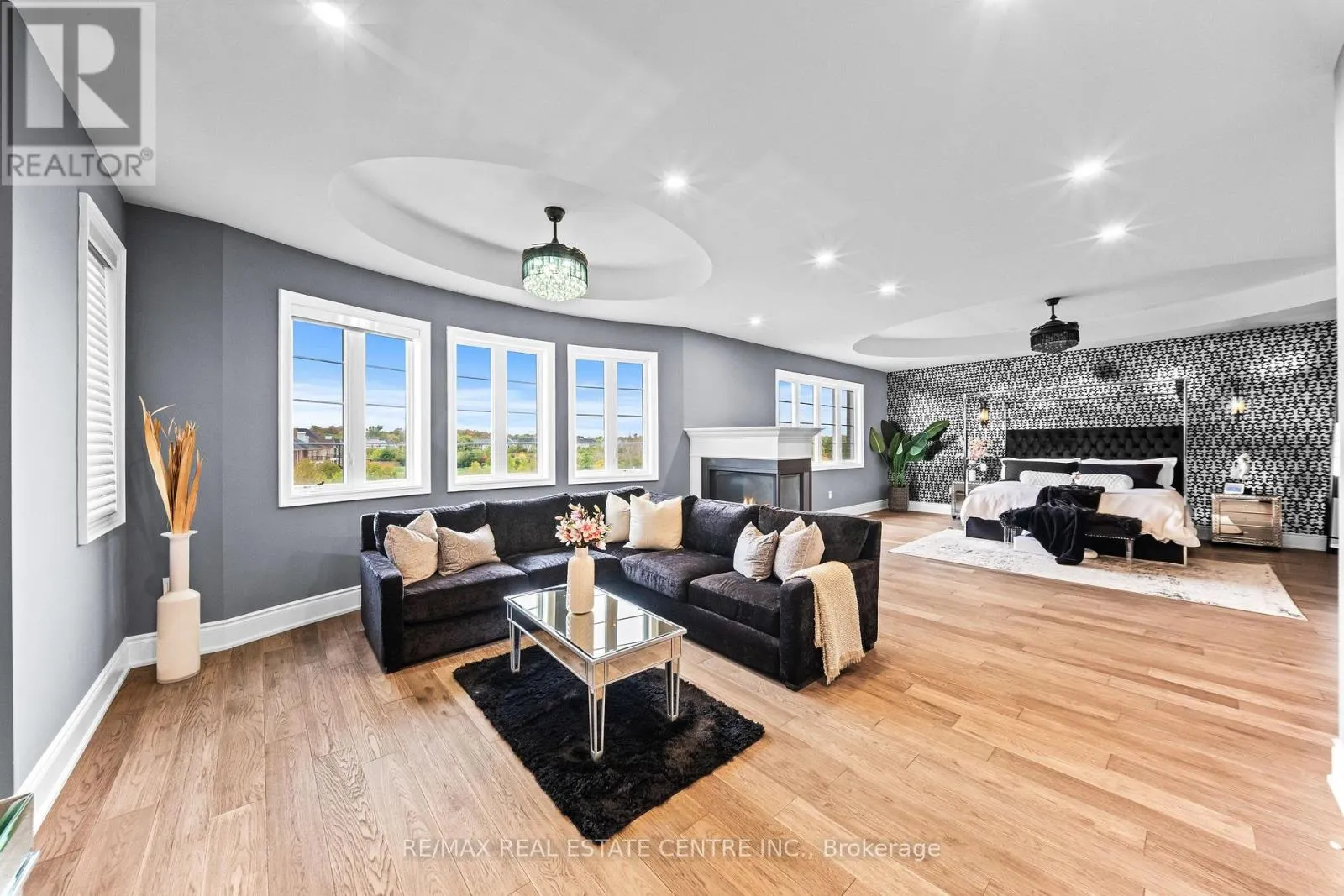 10 ROLLING GREEN COURT
