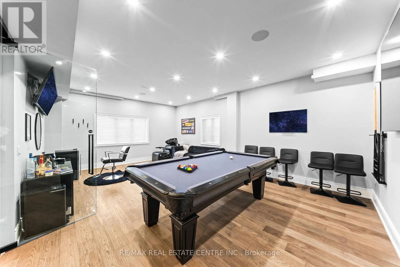 10 ROLLING GREEN COURT