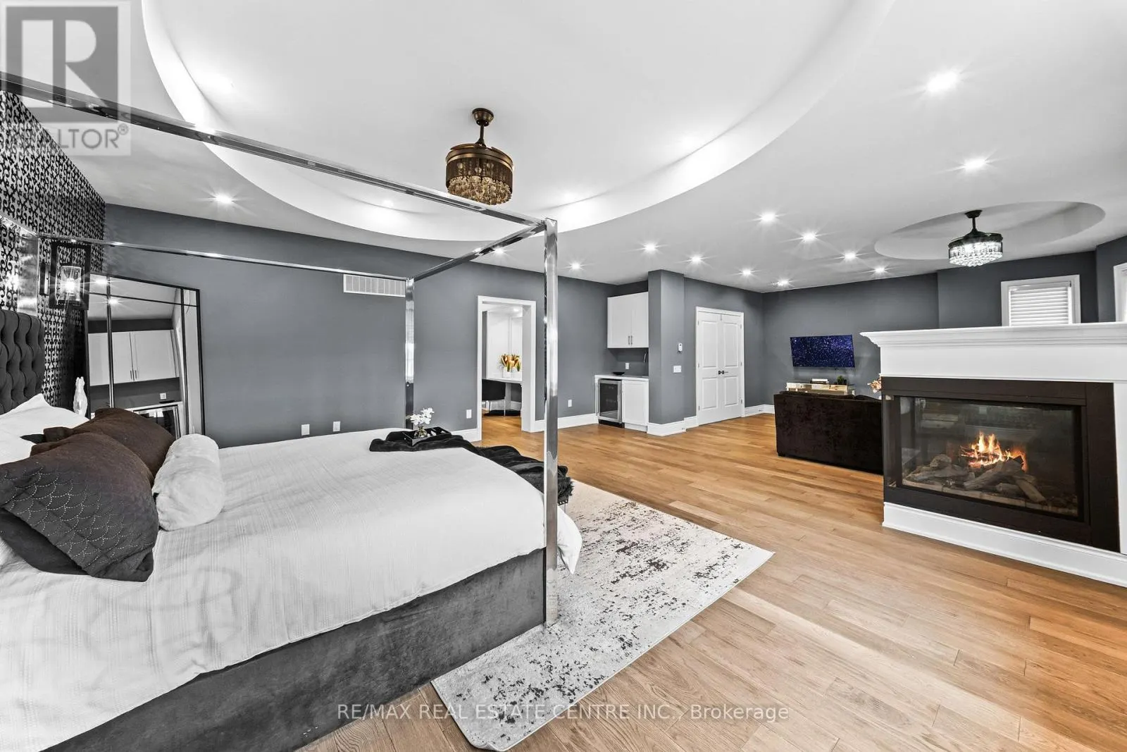 10 ROLLING GREEN COURT