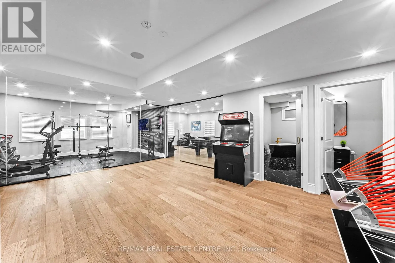 10 ROLLING GREEN COURT