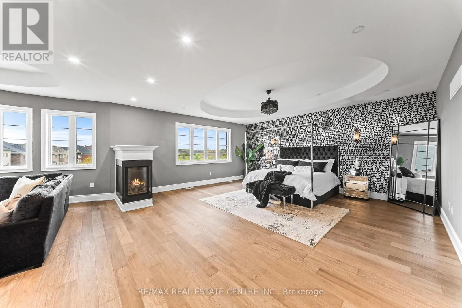 10 ROLLING GREEN COURT