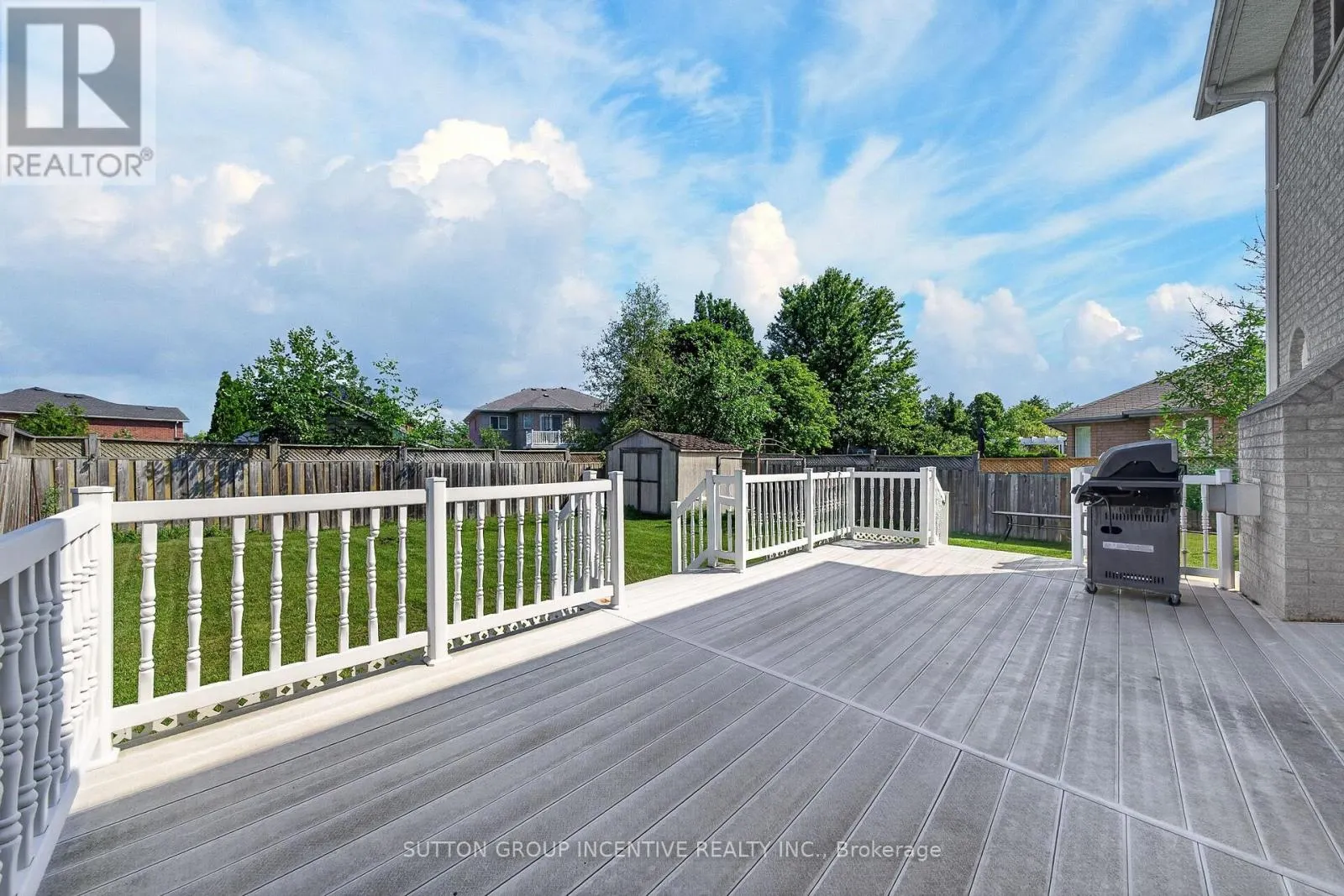 850 LESLIE DRIVE