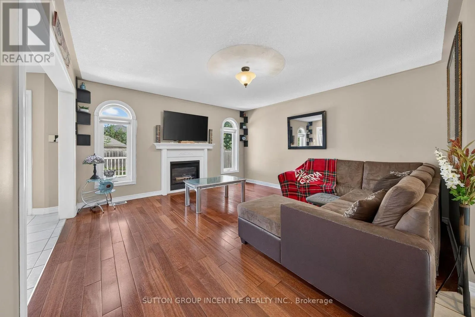 850 LESLIE DRIVE