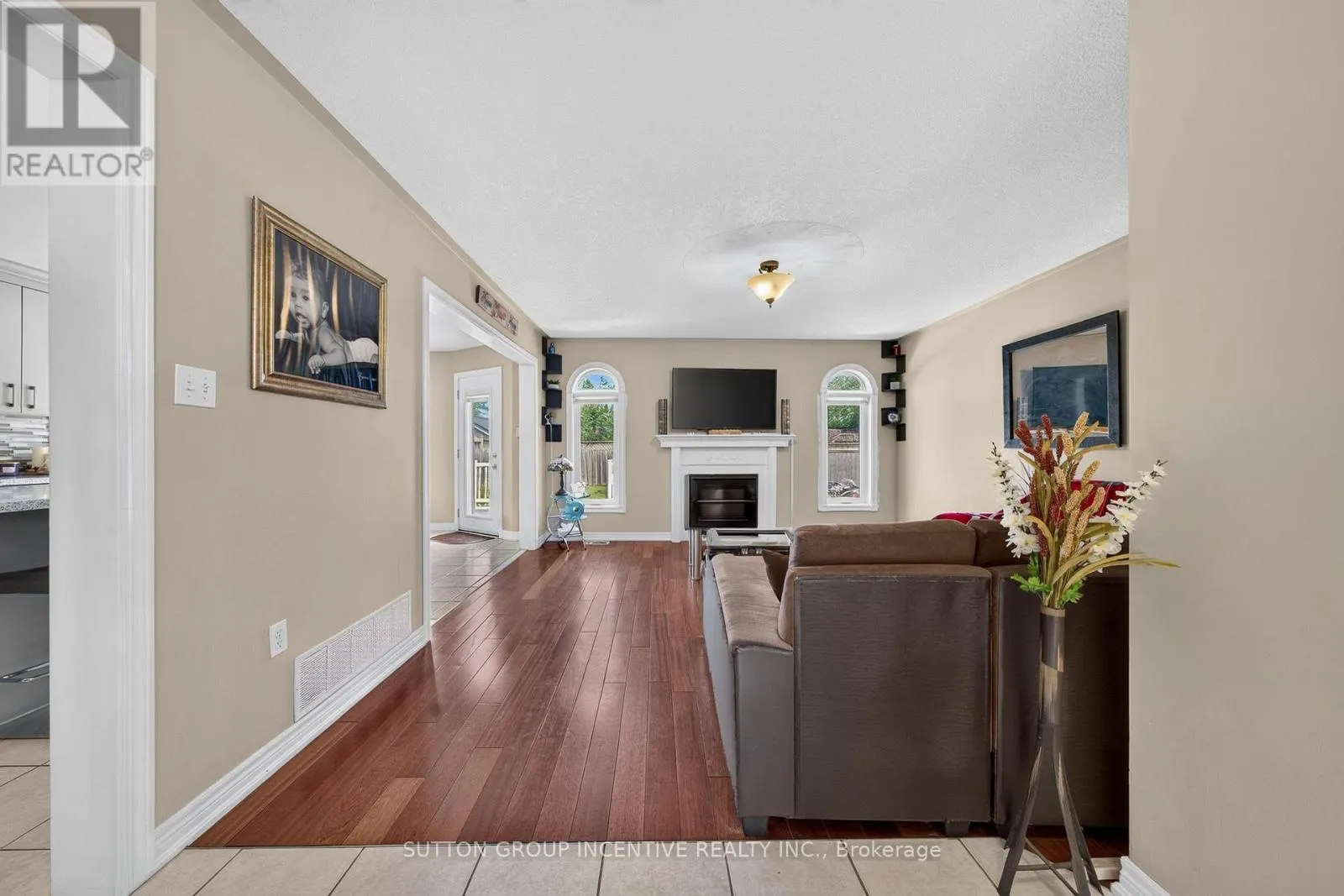 850 LESLIE DRIVE