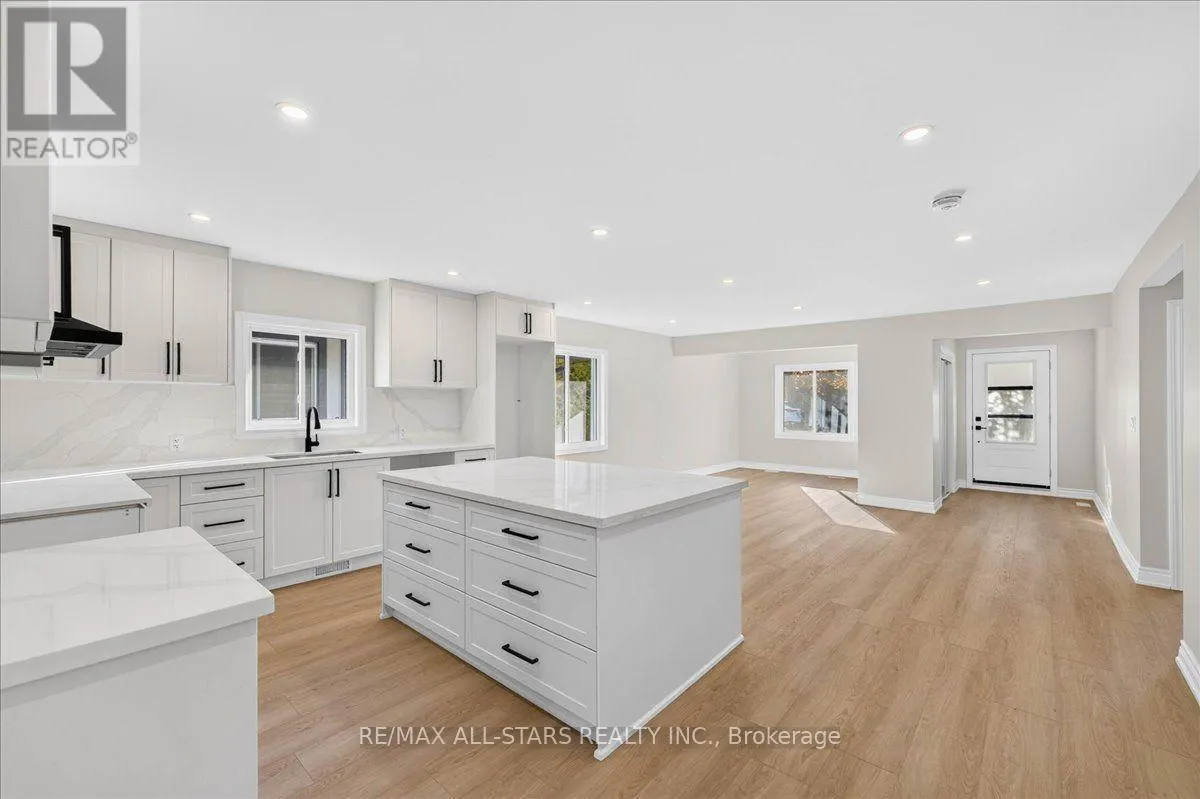230 BAYVIEW AVENUE