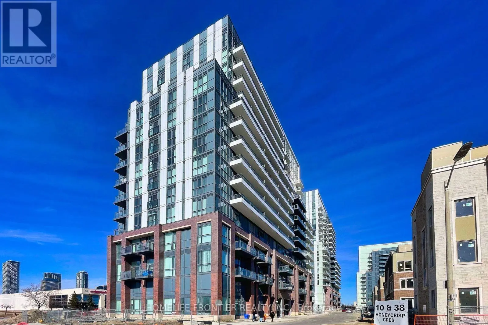 1712 - 38 HONEYCRISP CRESCENT