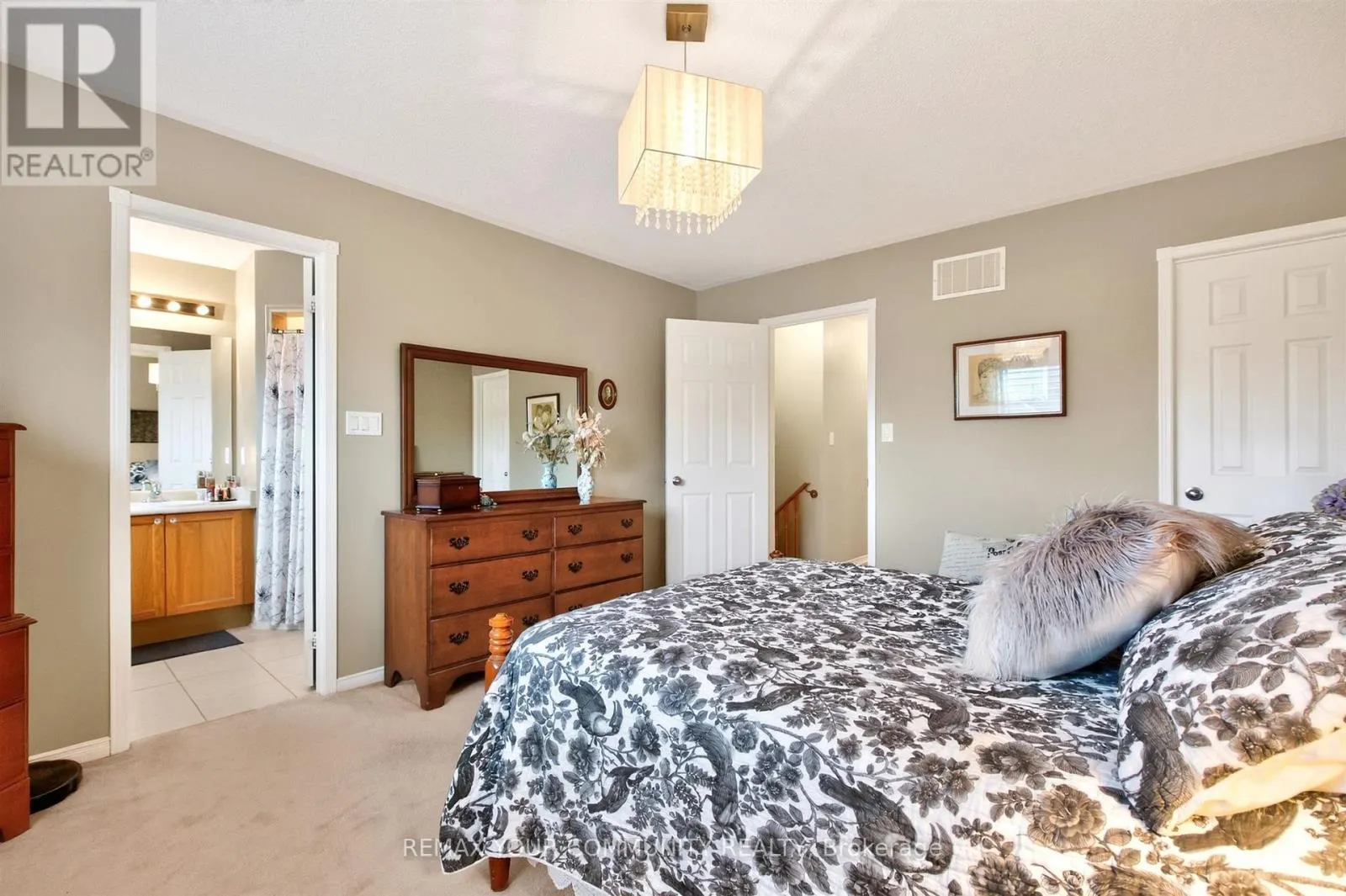 61 COZENS DRIVE