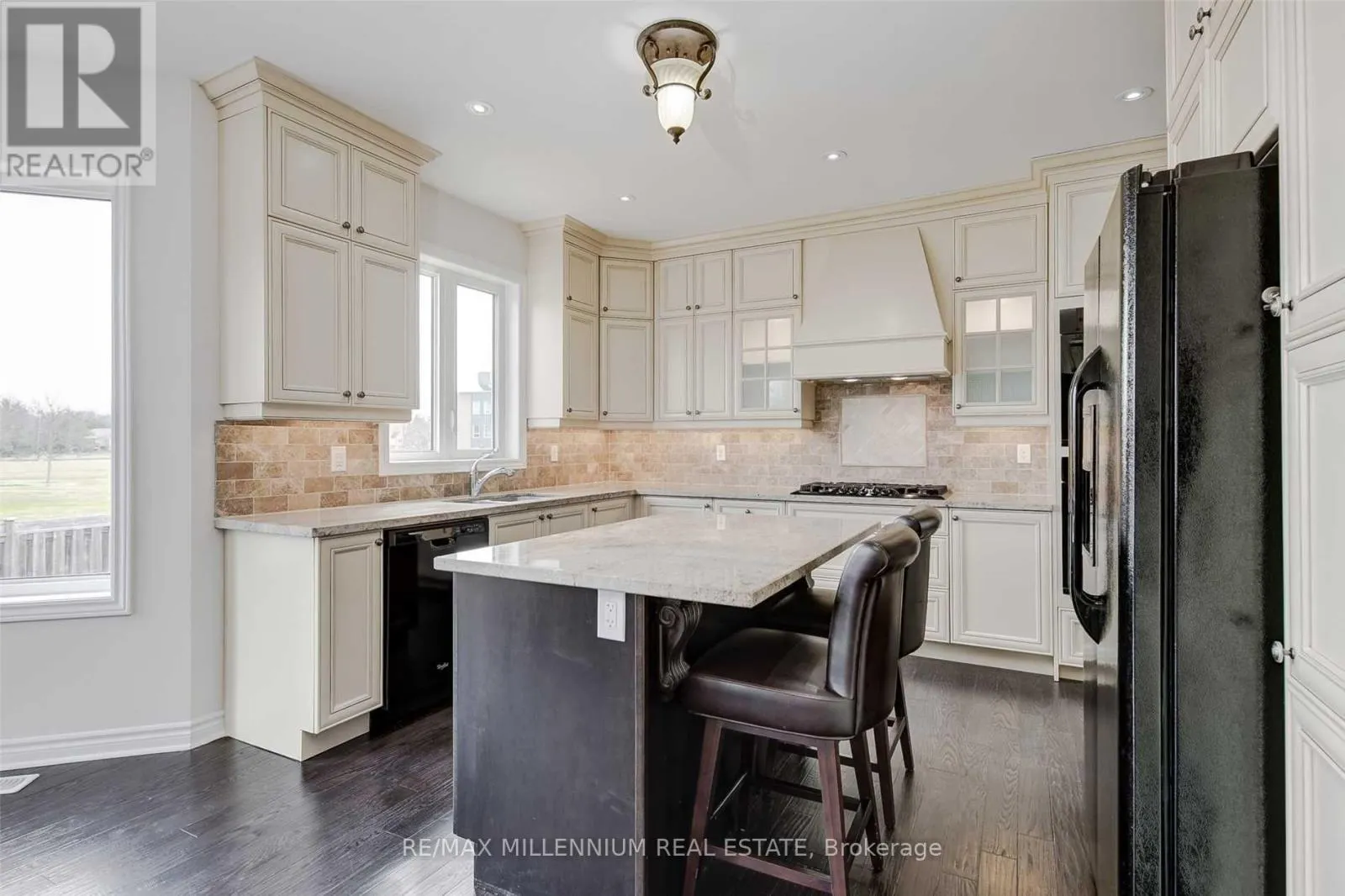 77 COLLIER CRESCENT