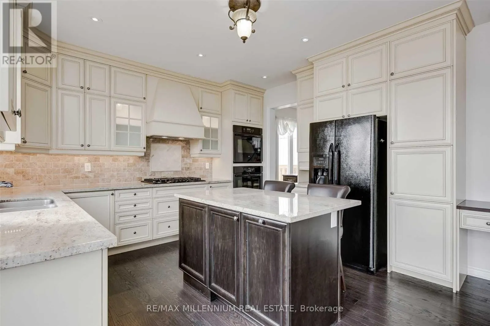 77 COLLIER CRESCENT