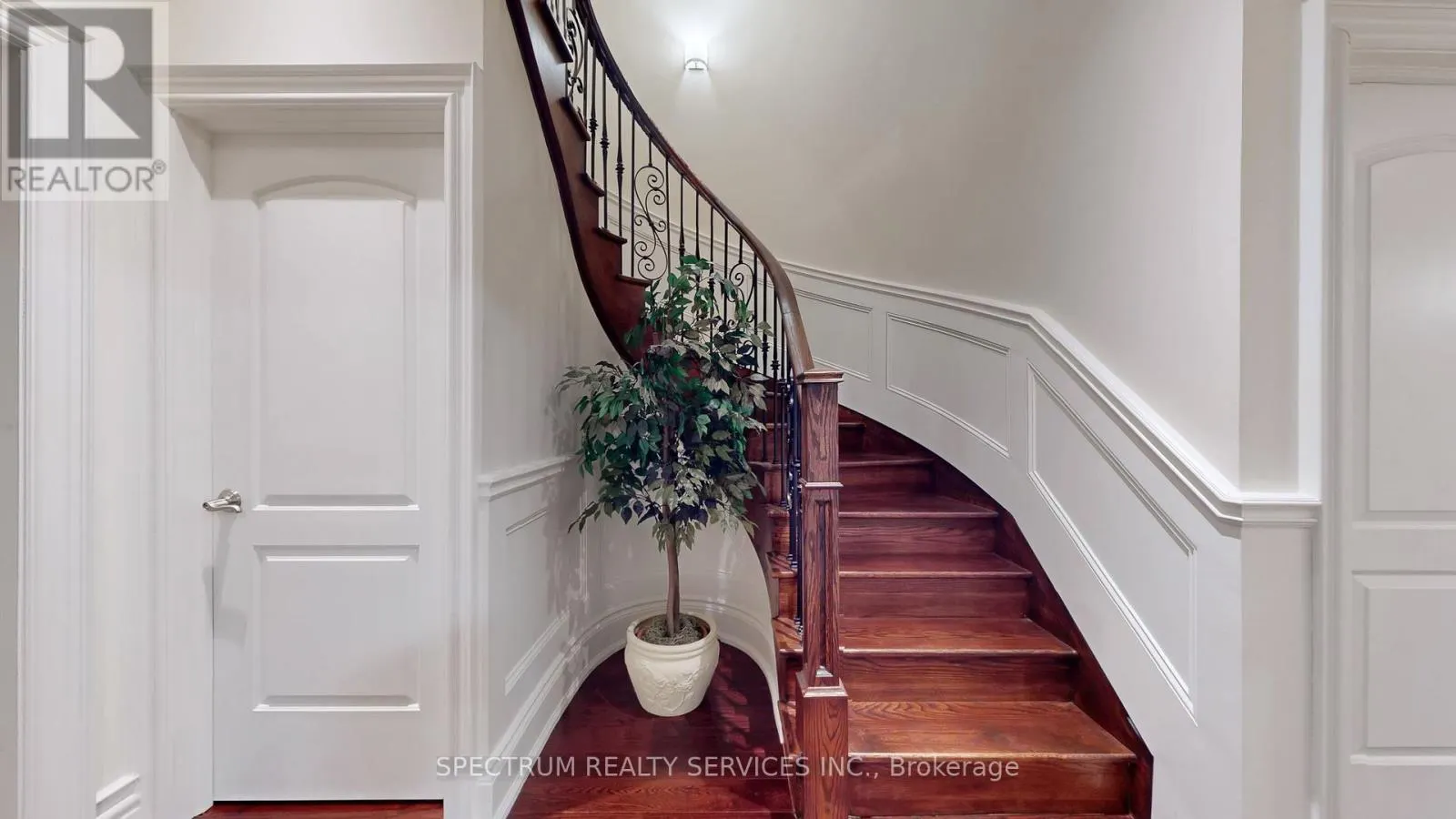 223 LENNOX AVENUE