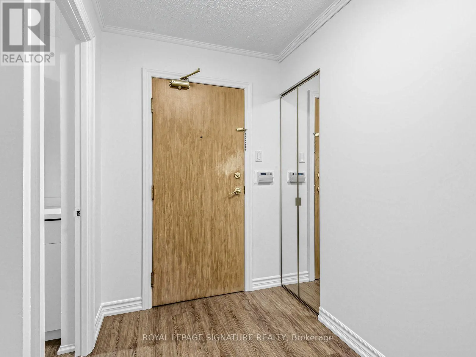 303 - 20 HARDING BOULEVARD W