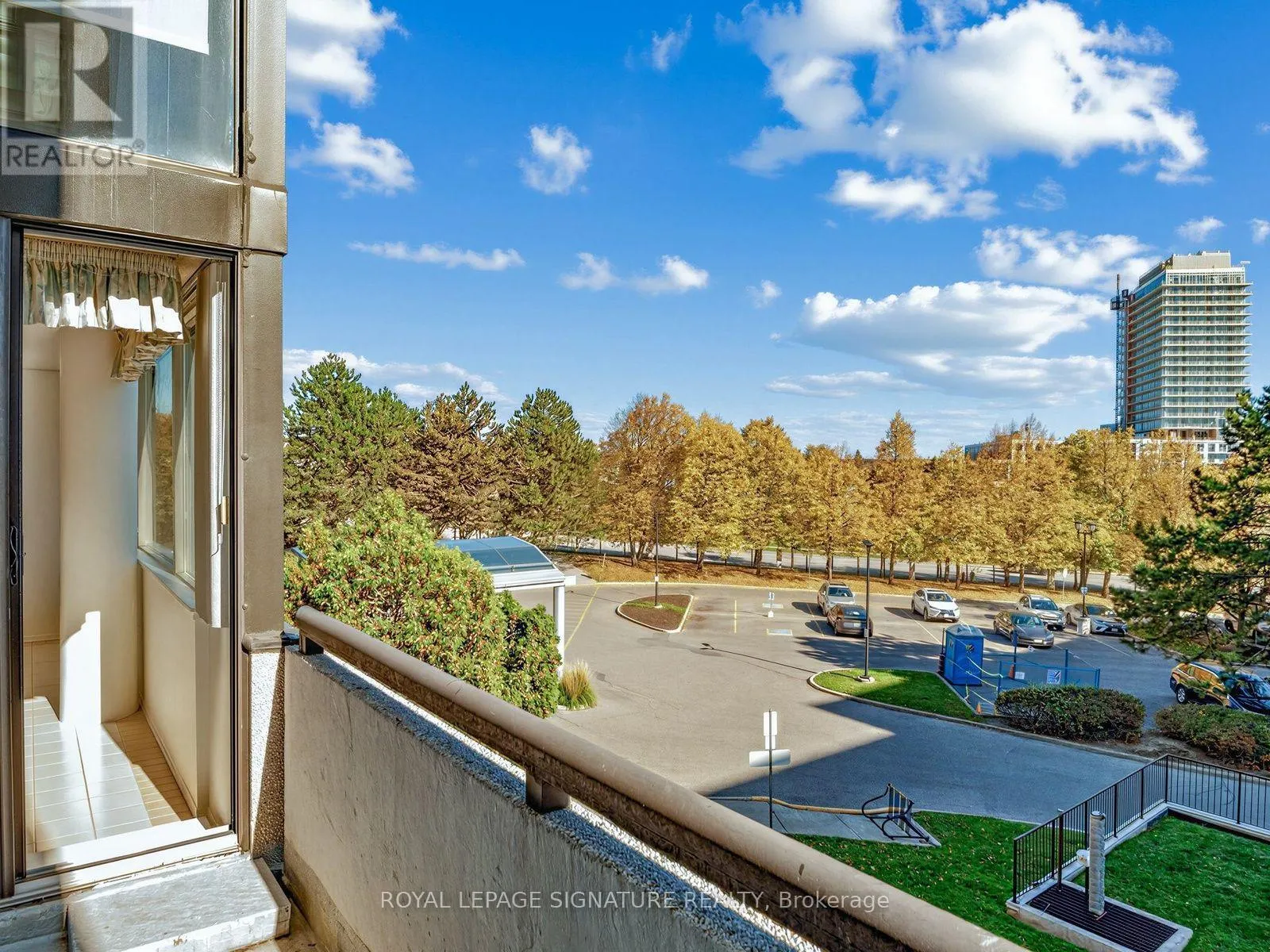 303 - 20 HARDING BOULEVARD W
