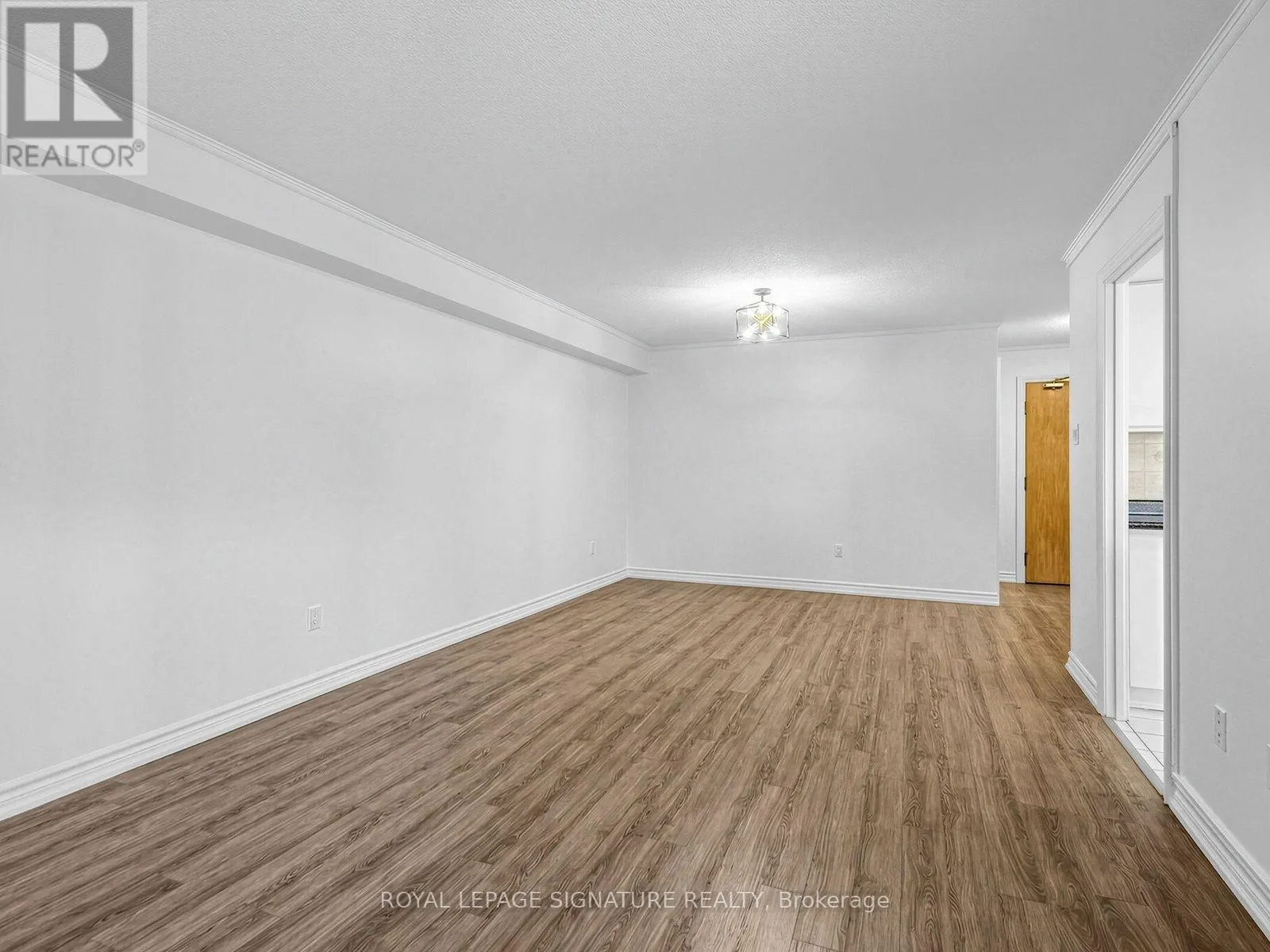 303 - 20 HARDING BOULEVARD W