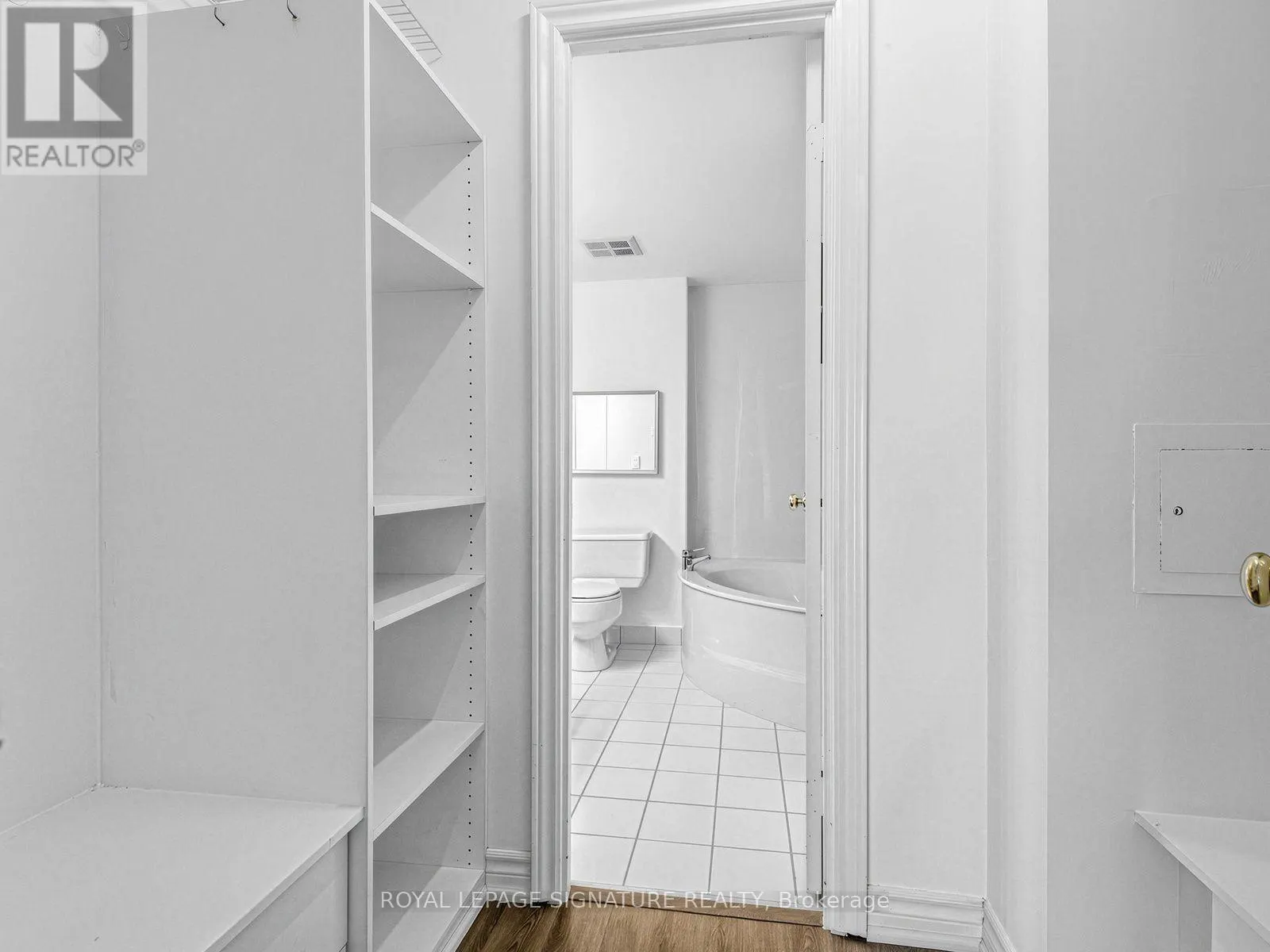 303 - 20 HARDING BOULEVARD W