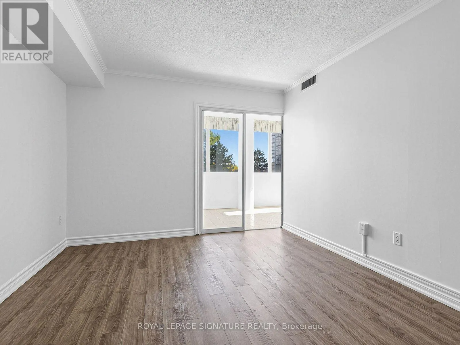 303 - 20 HARDING BOULEVARD W