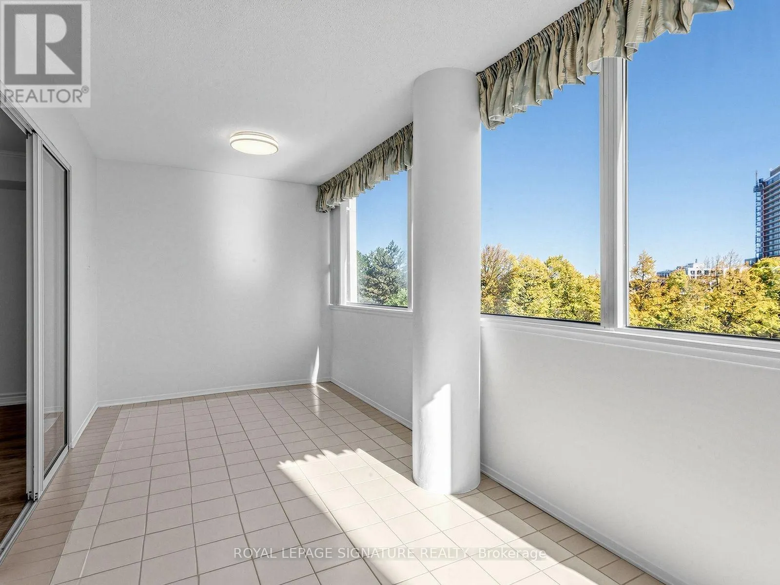 303 - 20 HARDING BOULEVARD W