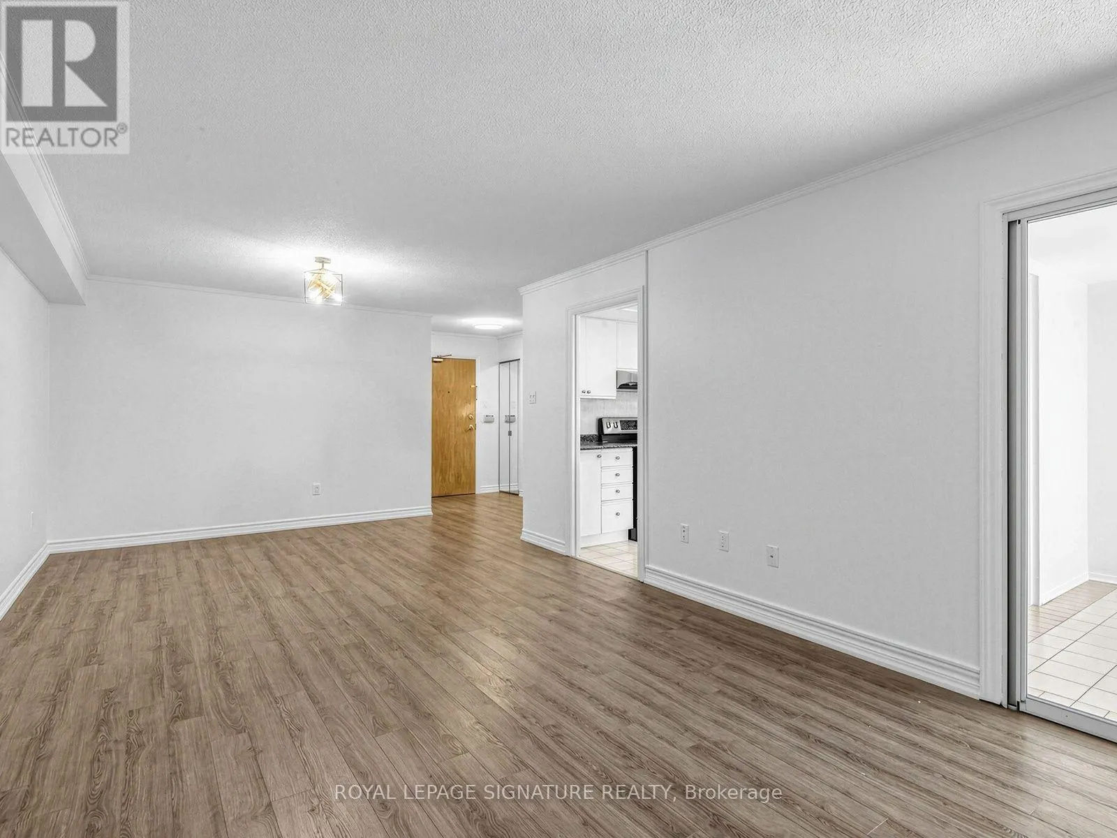 303 - 20 HARDING BOULEVARD W