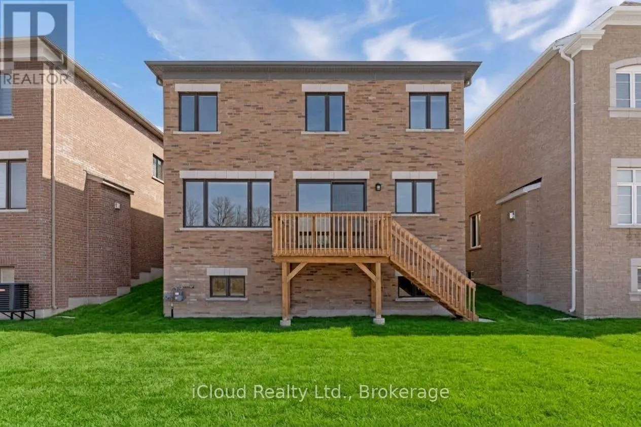 38 PINE HILL CRESCENT