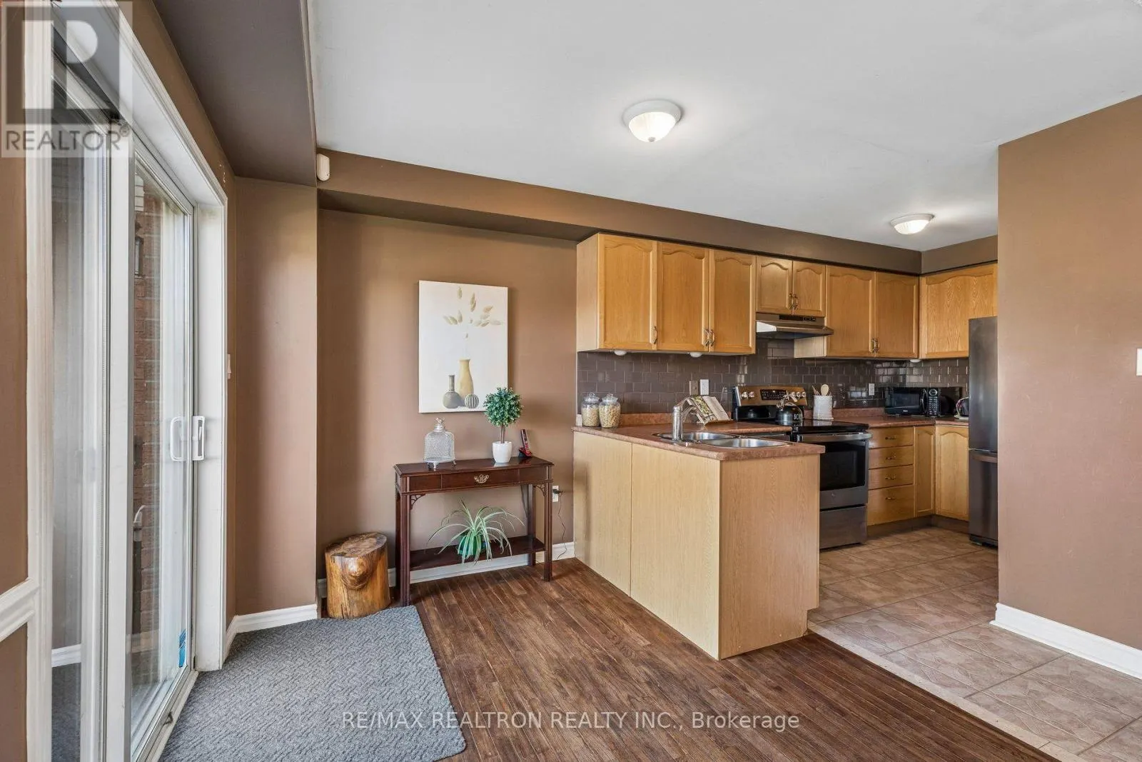 33 WRENDALE CRESCENT