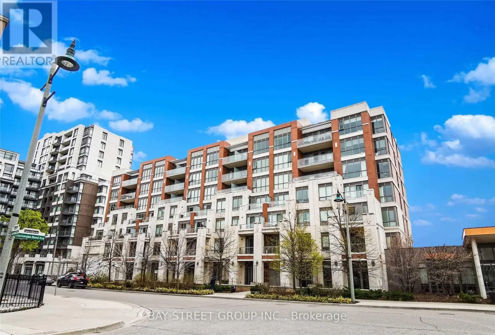 321 - 39 UPPER DUKE CRESCENT