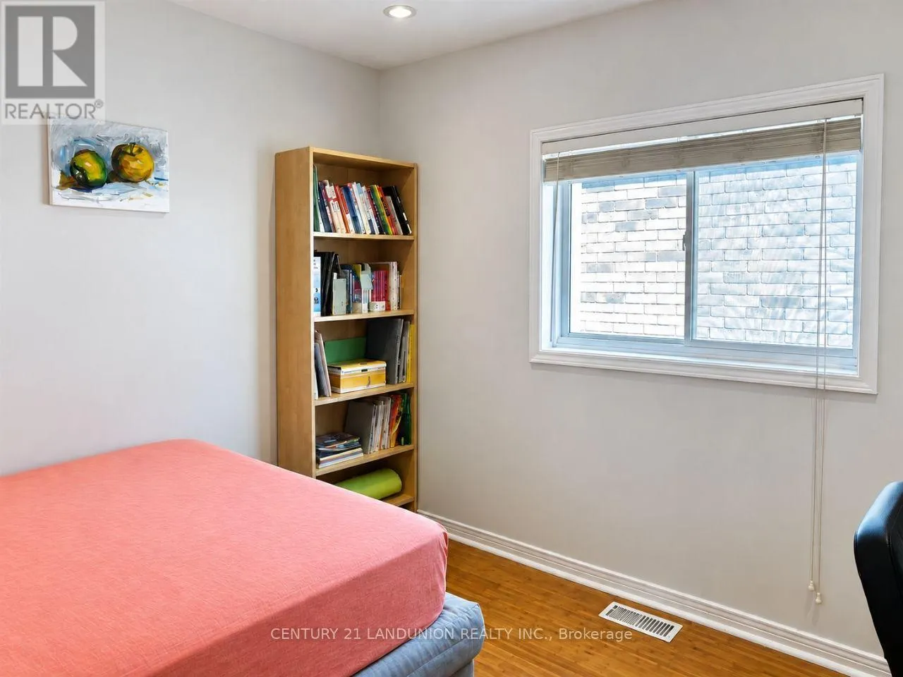 52 KENTLEY STREET