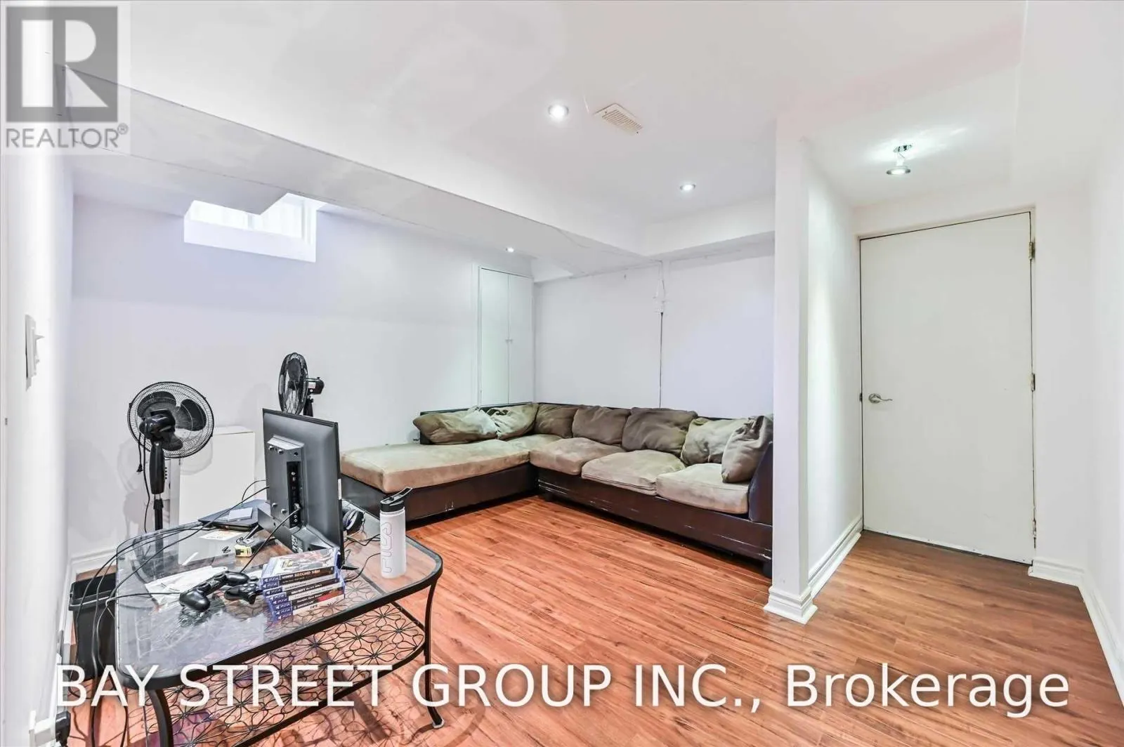 31 LEVELLANDS CRESCENT