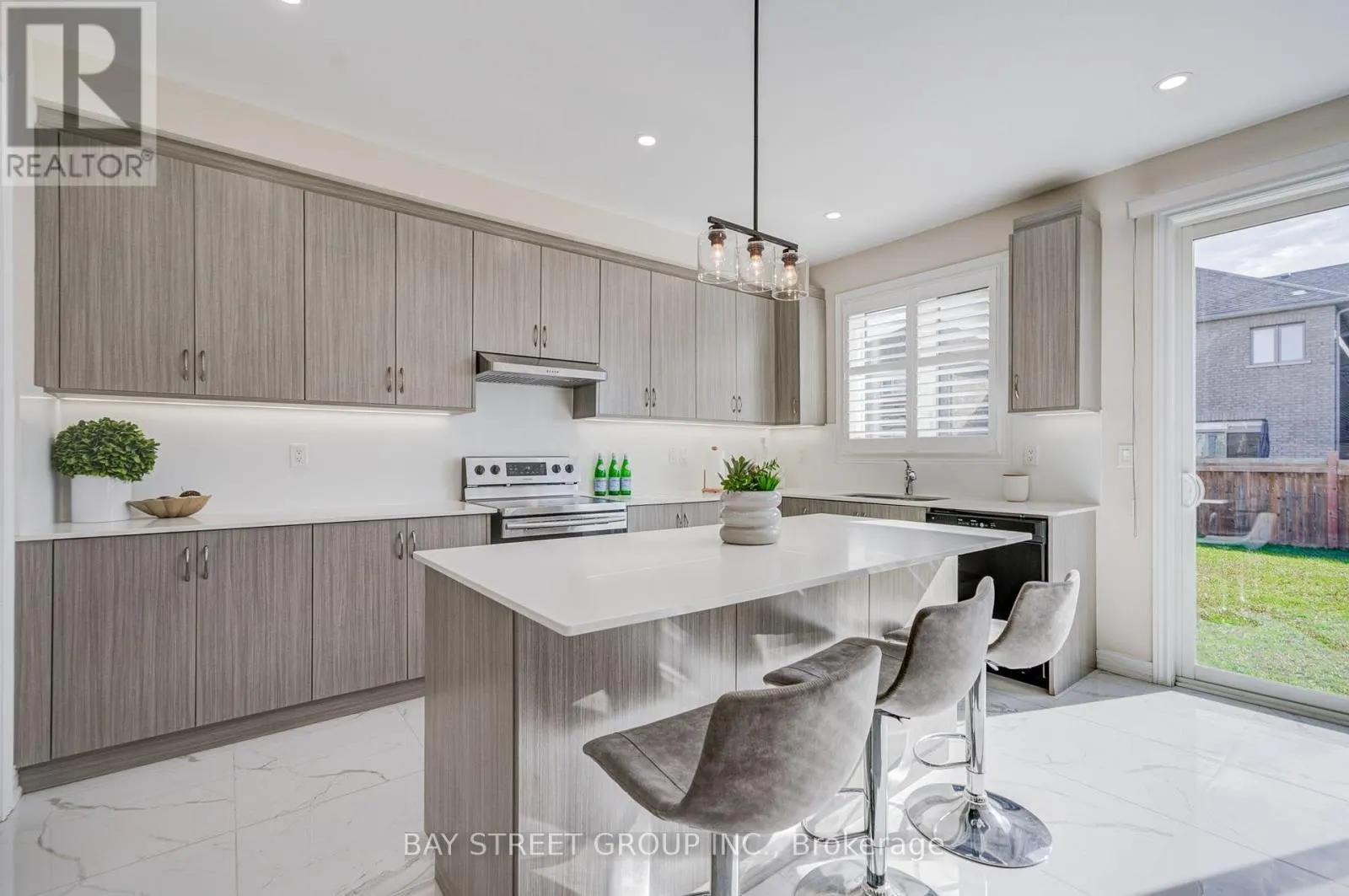 3 MANOR HAMPTON STREET