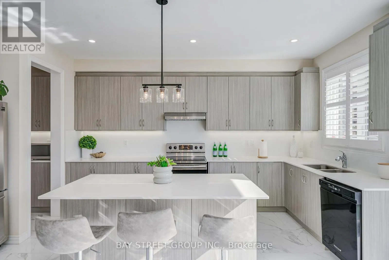 3 MANOR HAMPTON STREET