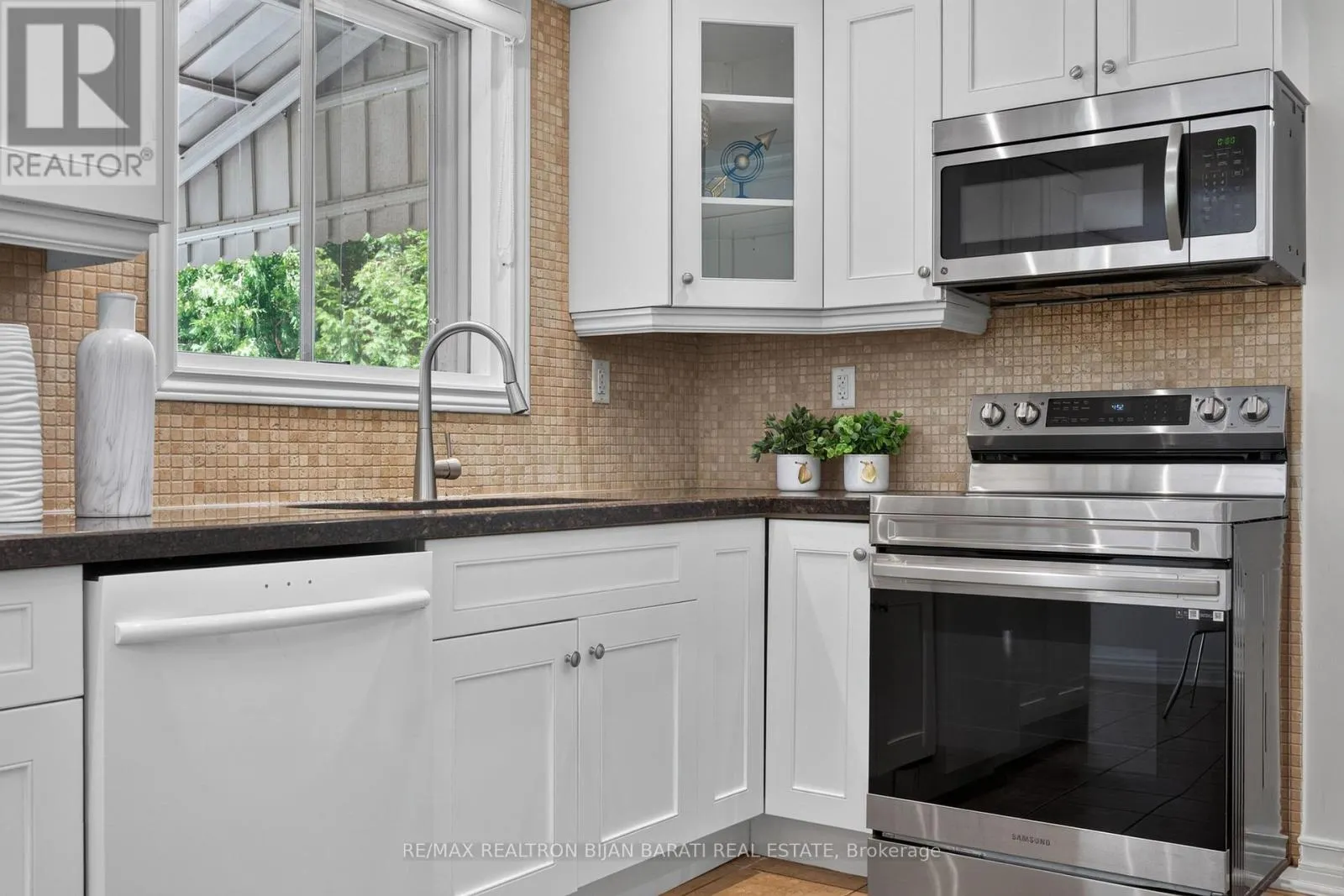 215 GRANDVIEW AVENUE