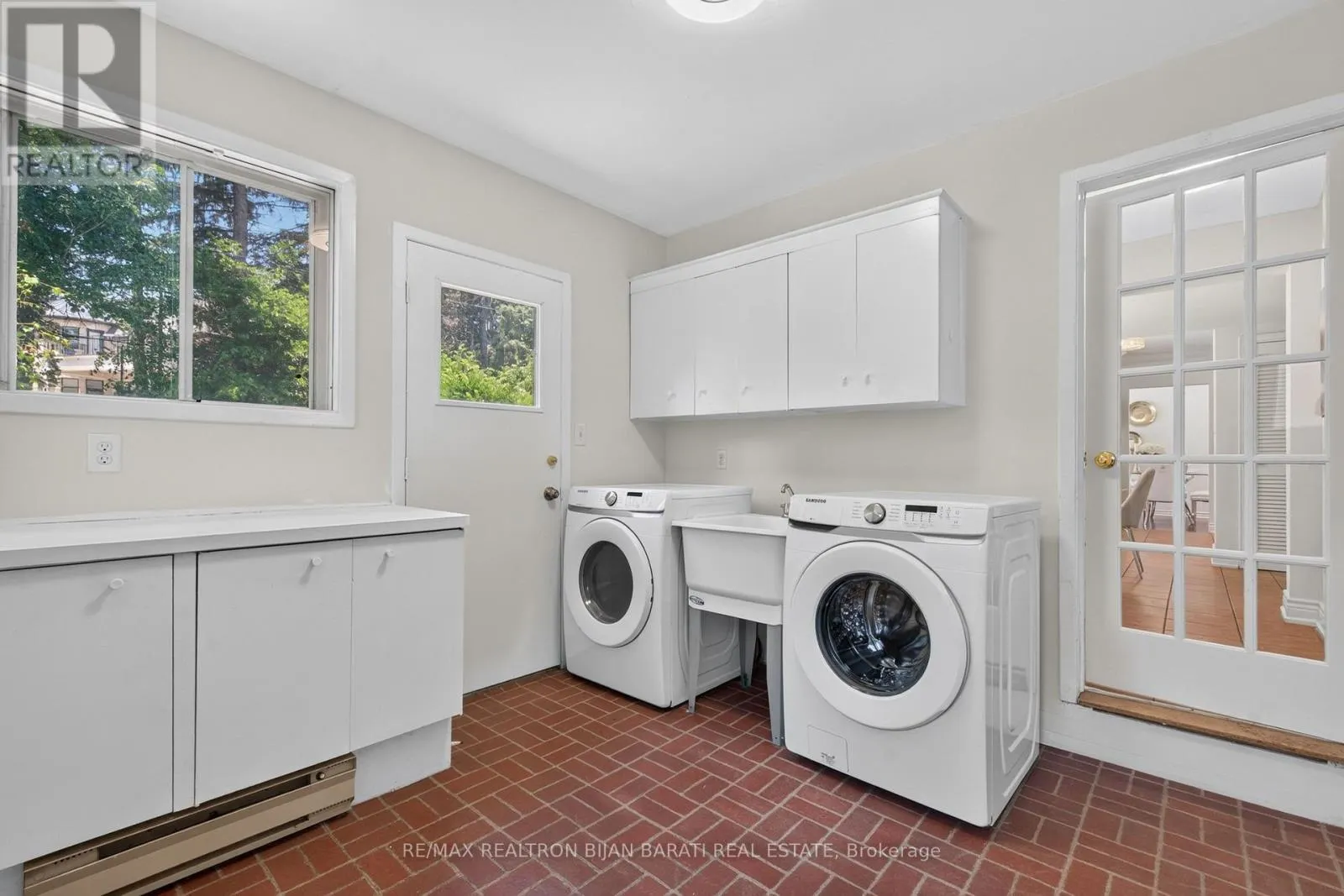 215 GRANDVIEW AVENUE