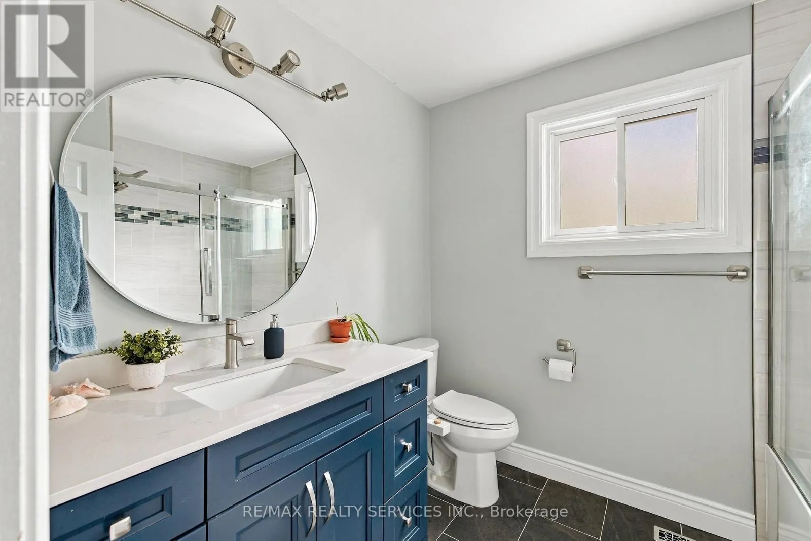 37 MAPLE AVENUE W