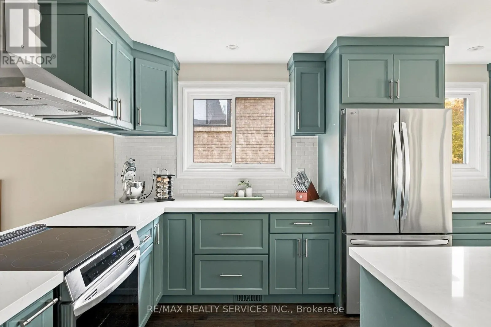 37 MAPLE AVENUE W