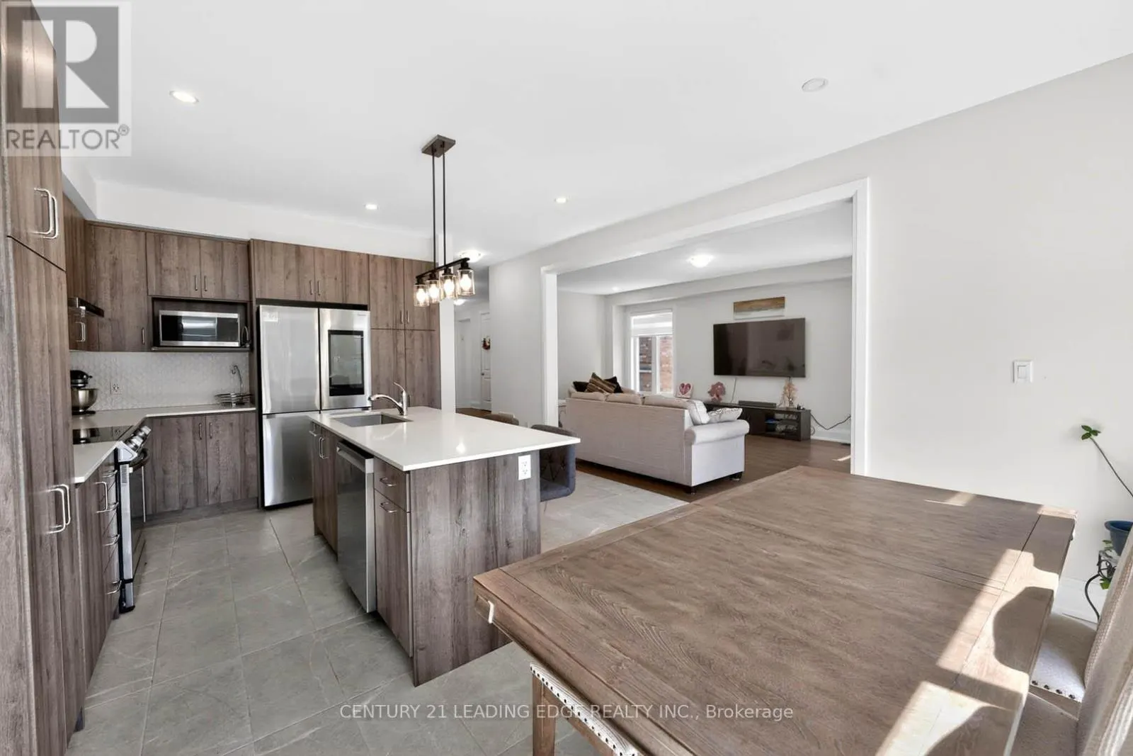 235 FERRAGINE CRESCENT