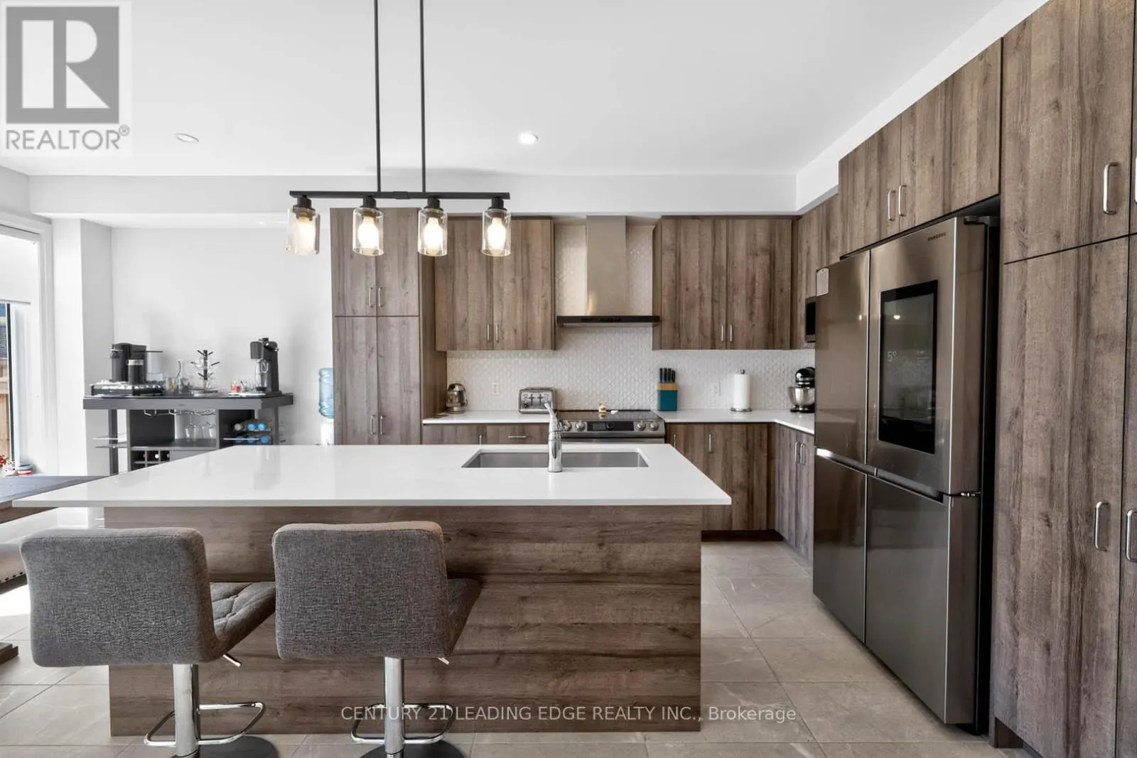 235 FERRAGINE CRESCENT