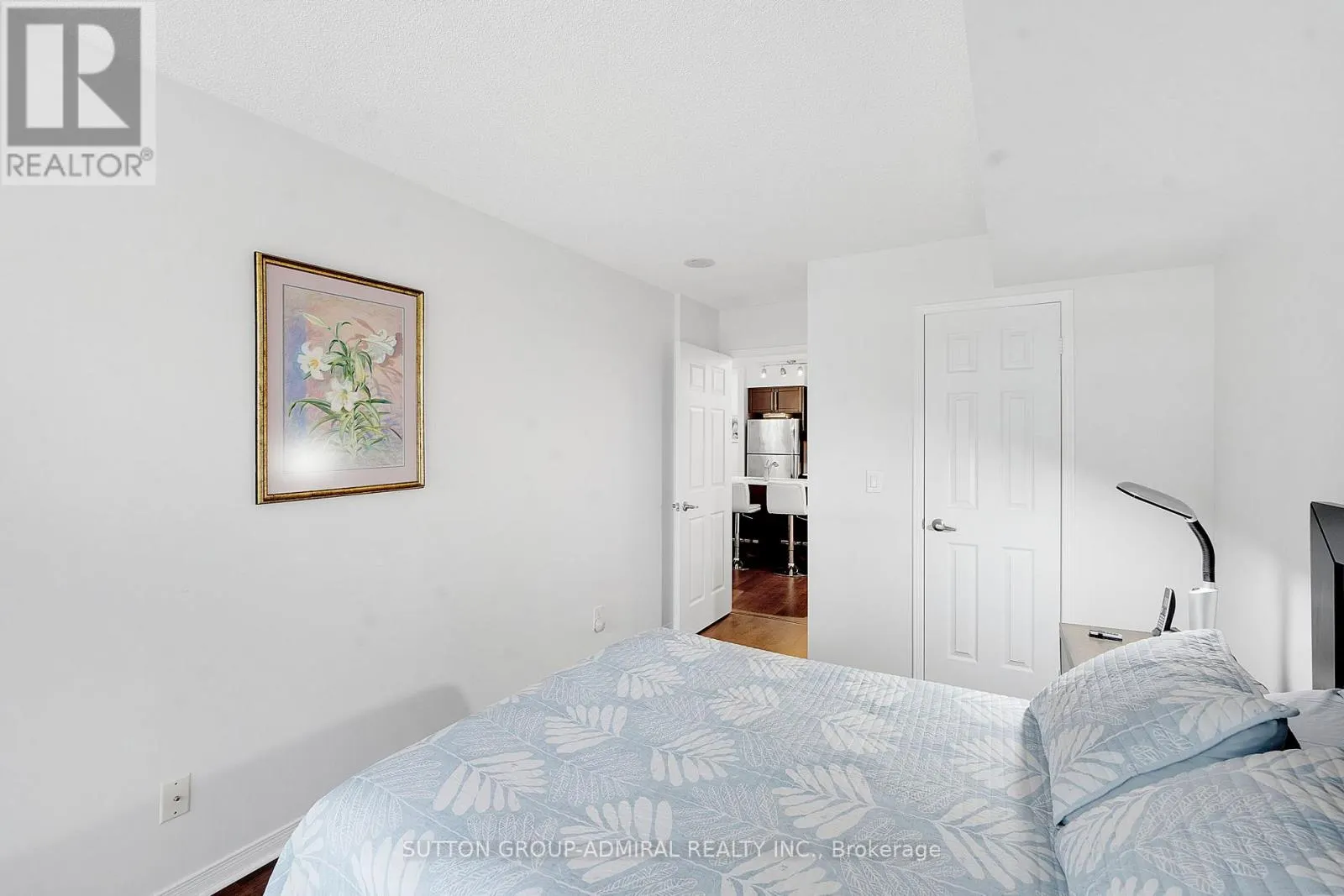 307 - 73 KING WILLIAM CRESCENT