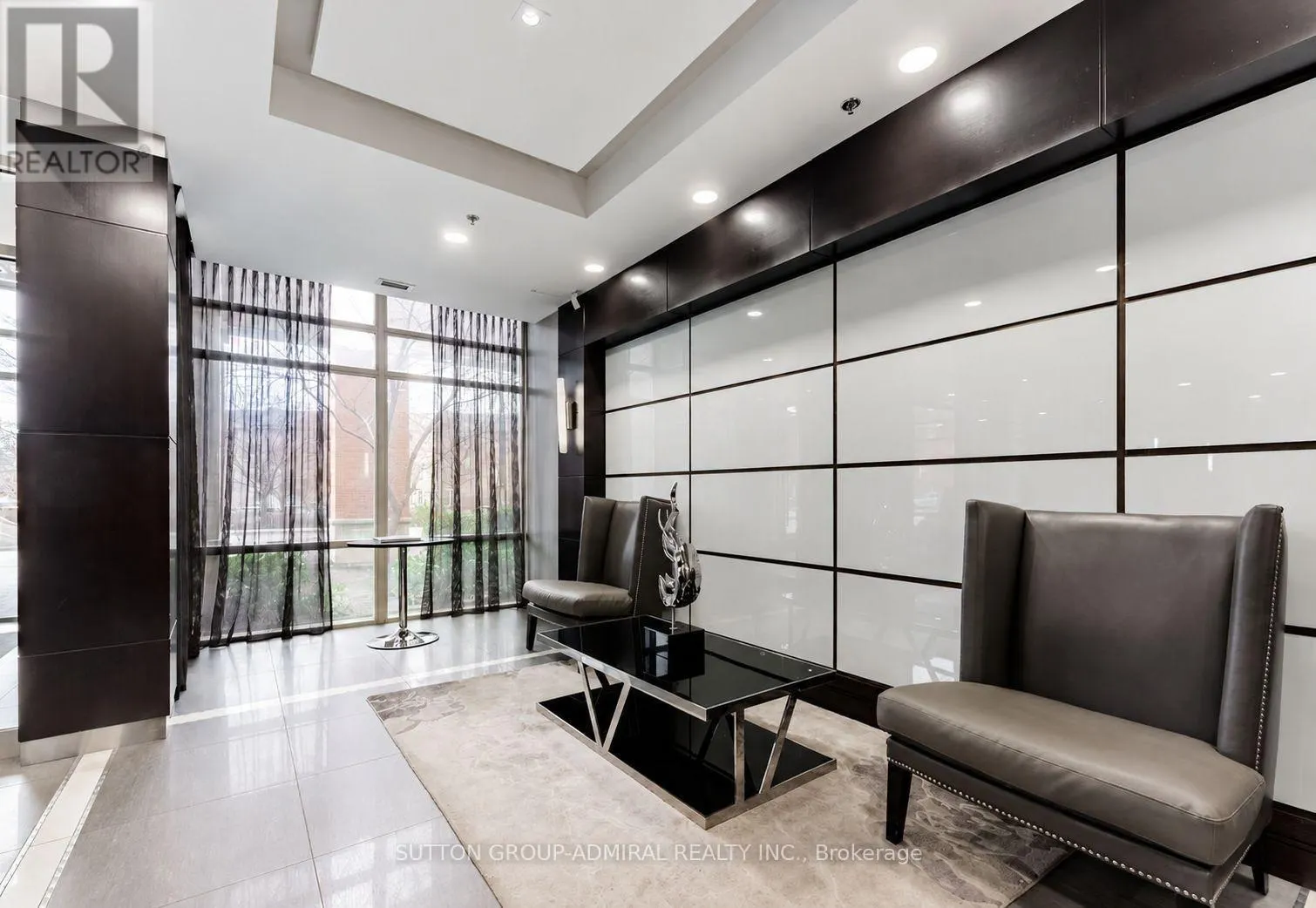 307 - 73 KING WILLIAM CRESCENT