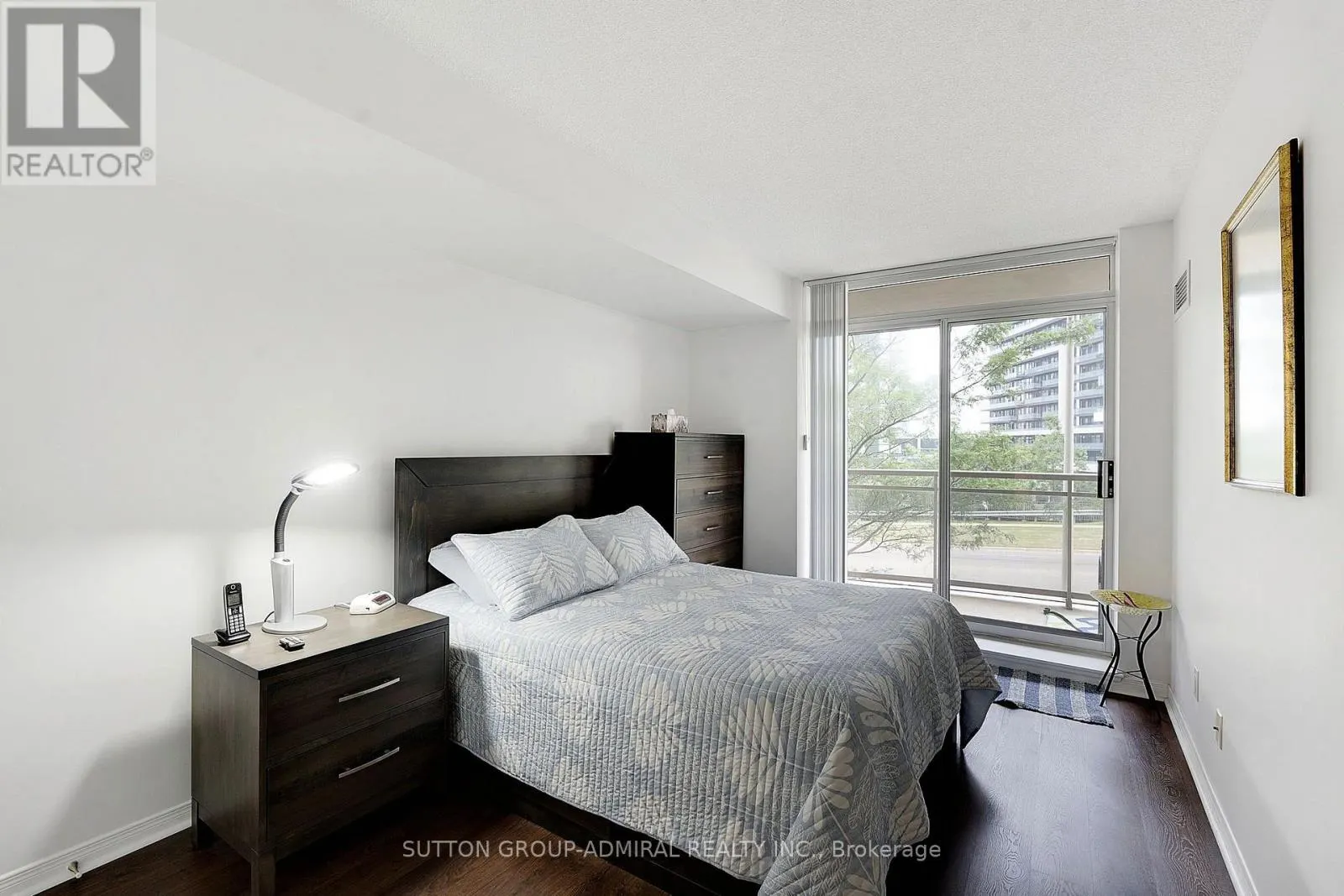 307 - 73 KING WILLIAM CRESCENT