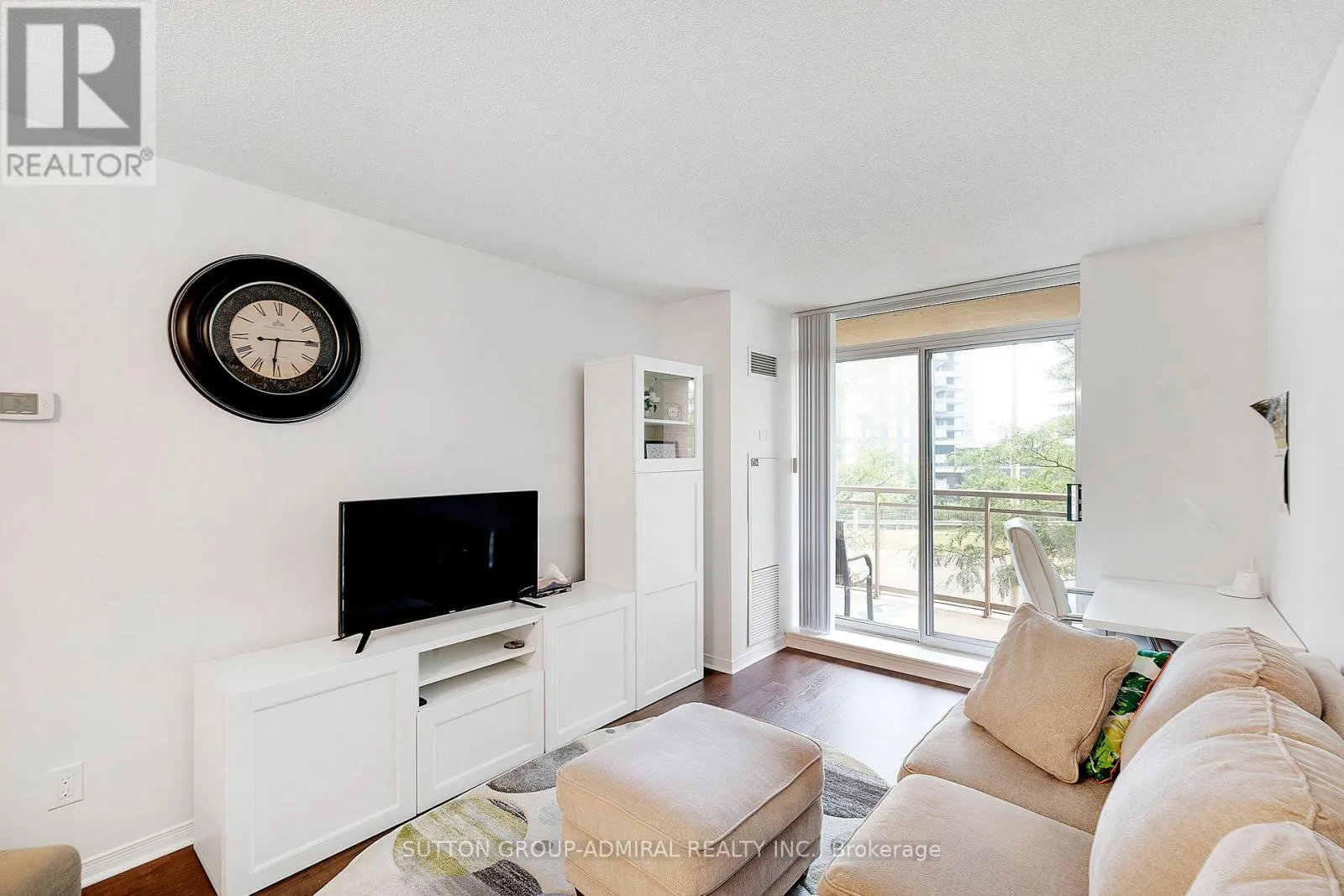 307 - 73 KING WILLIAM CRESCENT