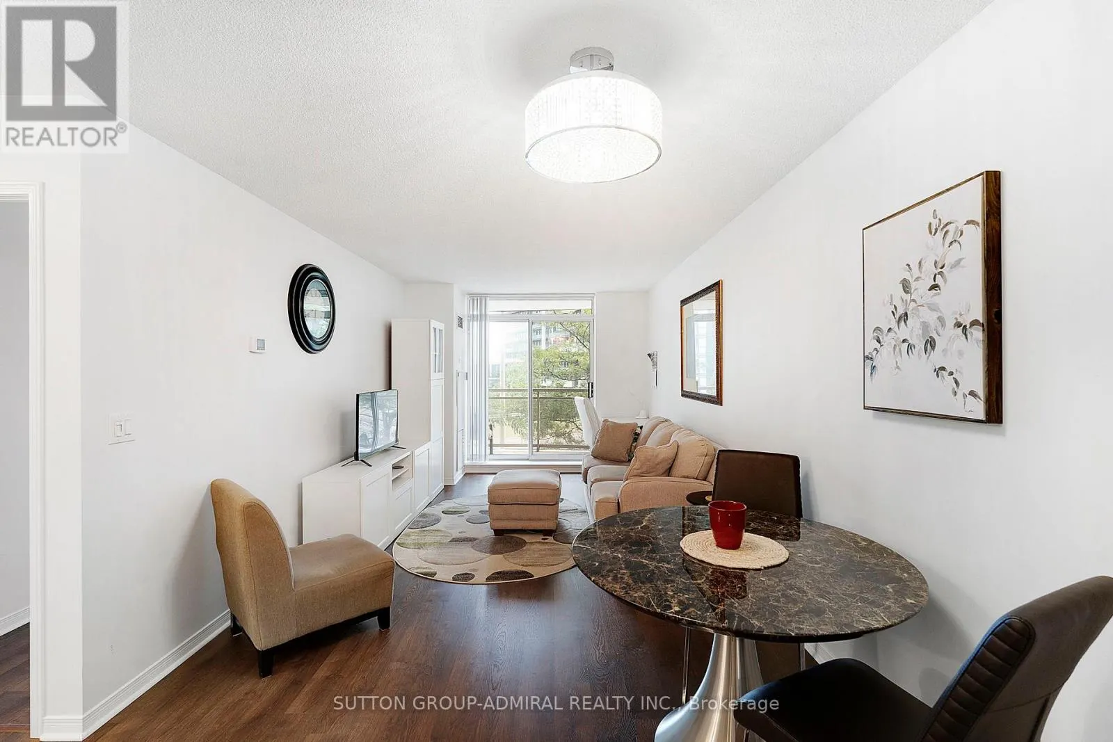 307 - 73 KING WILLIAM CRESCENT
