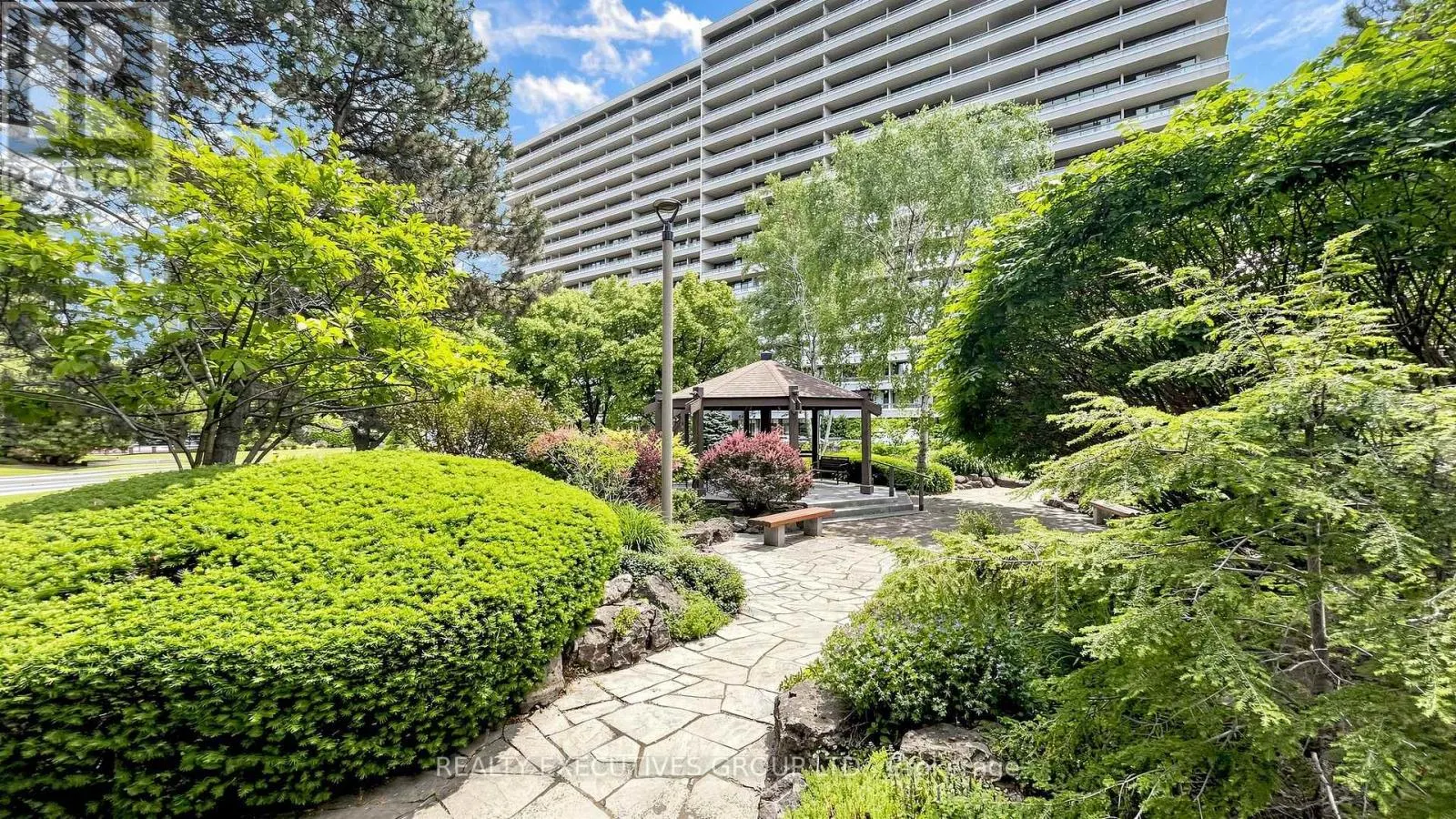 1707 - 8111 YONGE STREET
