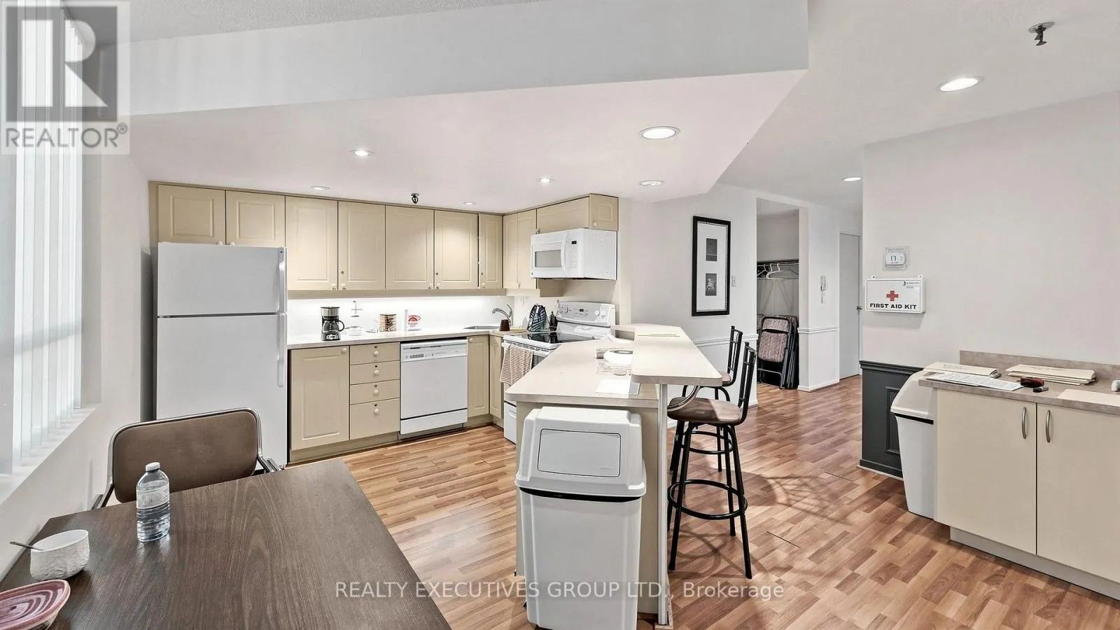 1707 - 8111 YONGE STREET