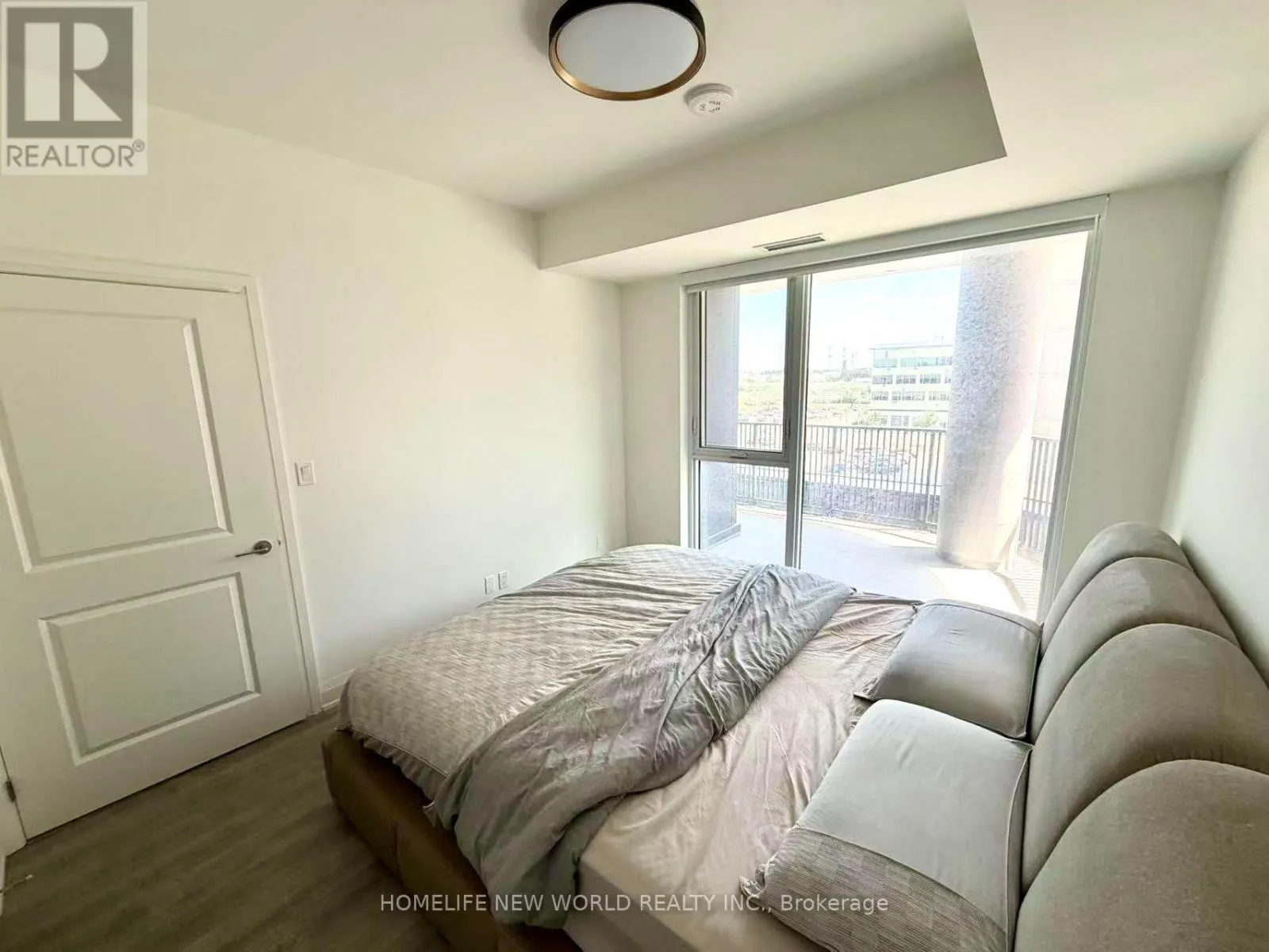 518 - 38 ANDRE DE GRASSE STREET