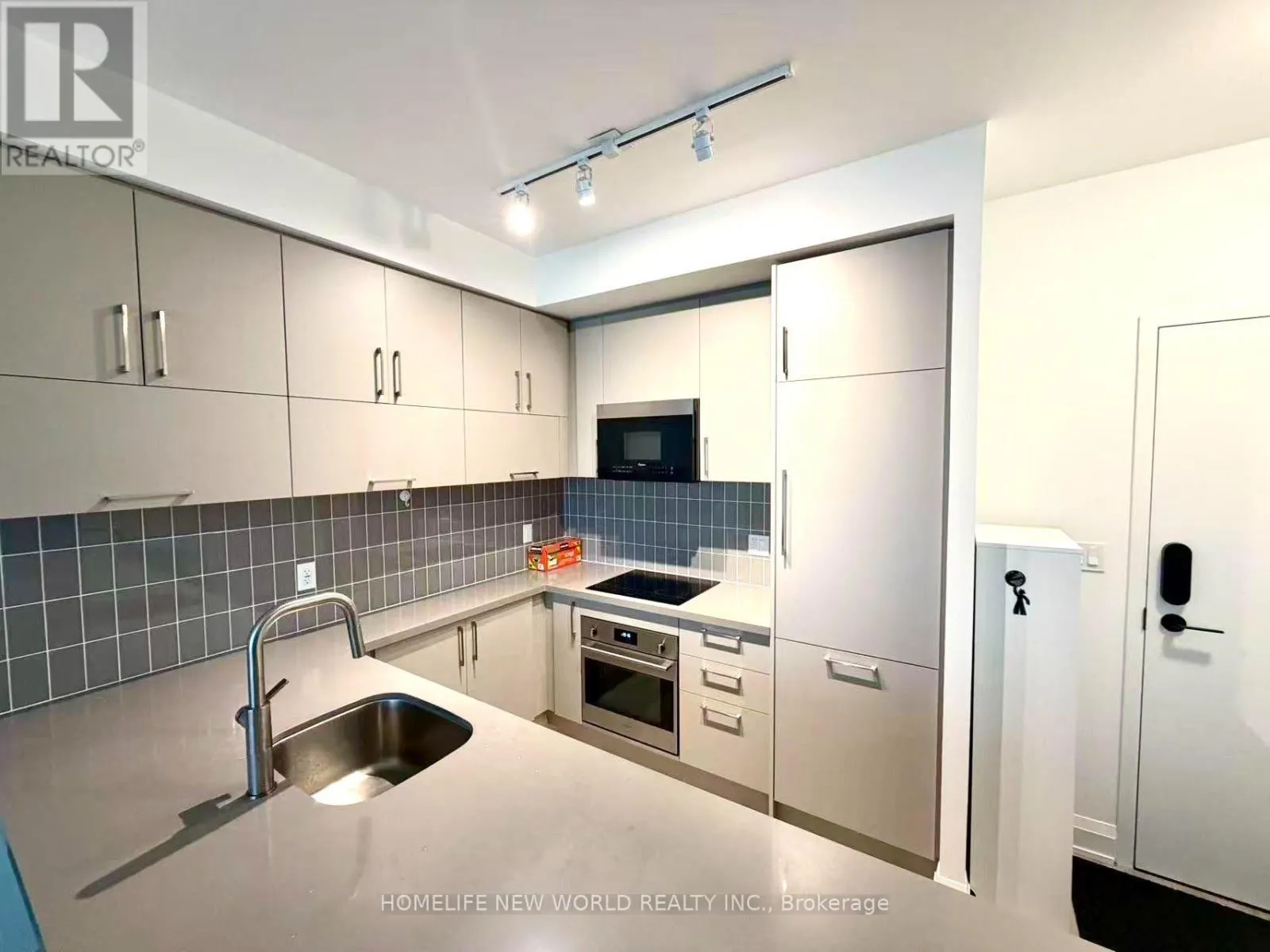 518 - 38 ANDRE DE GRASSE STREET