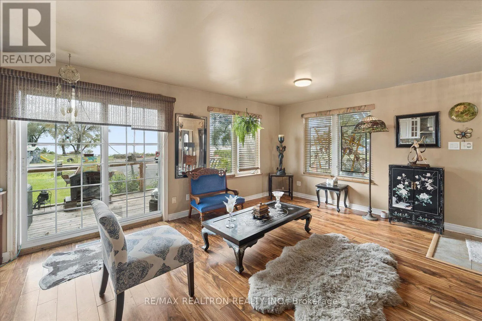 435 LAKE DRIVE S
