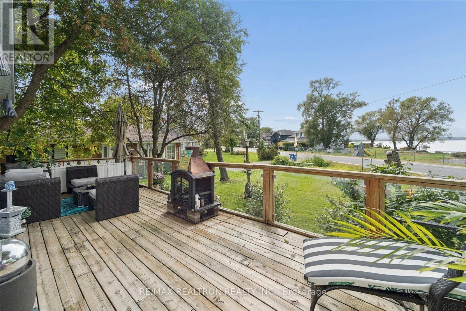 435 LAKE DRIVE S