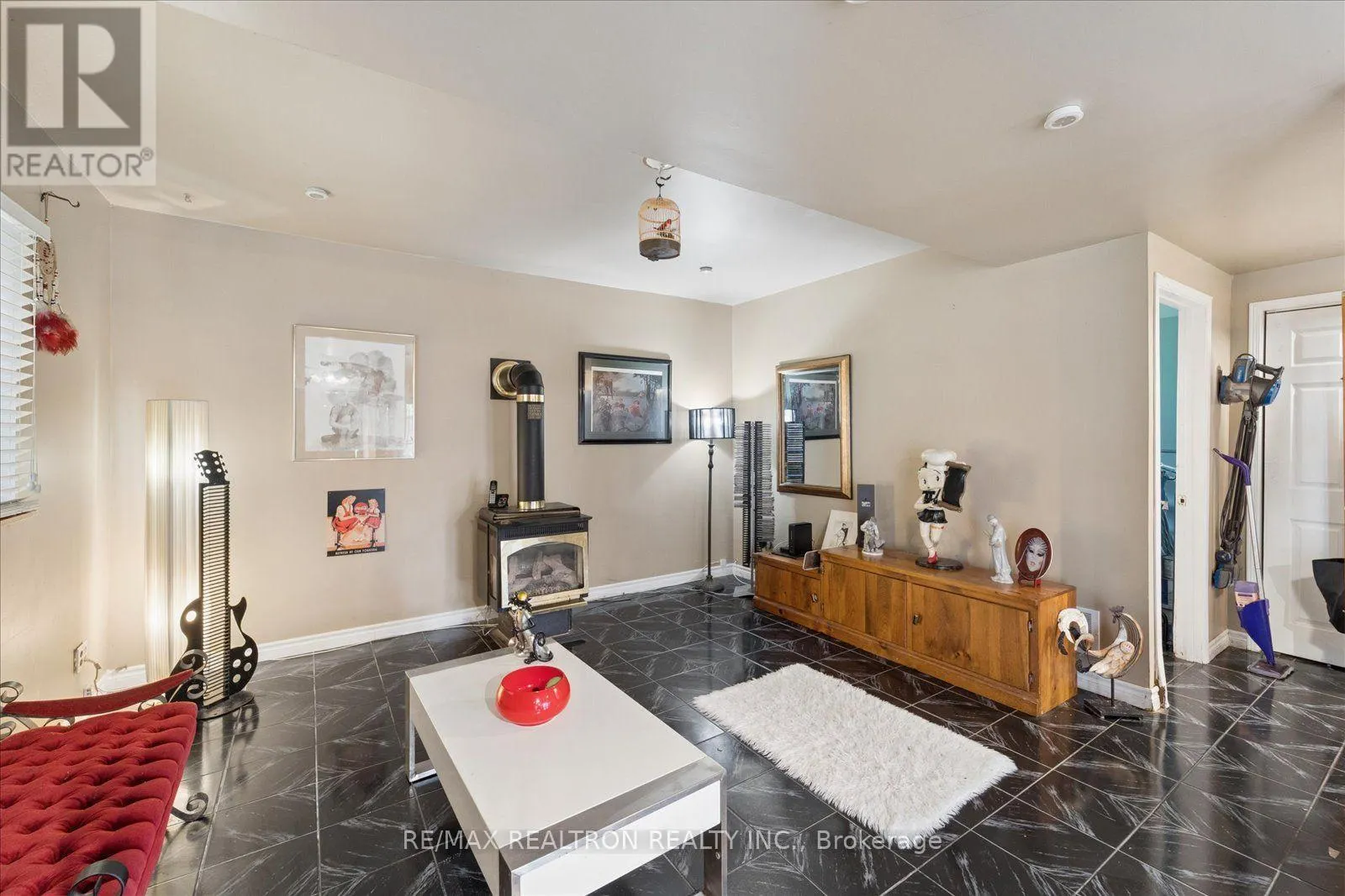 435 LAKE DRIVE S