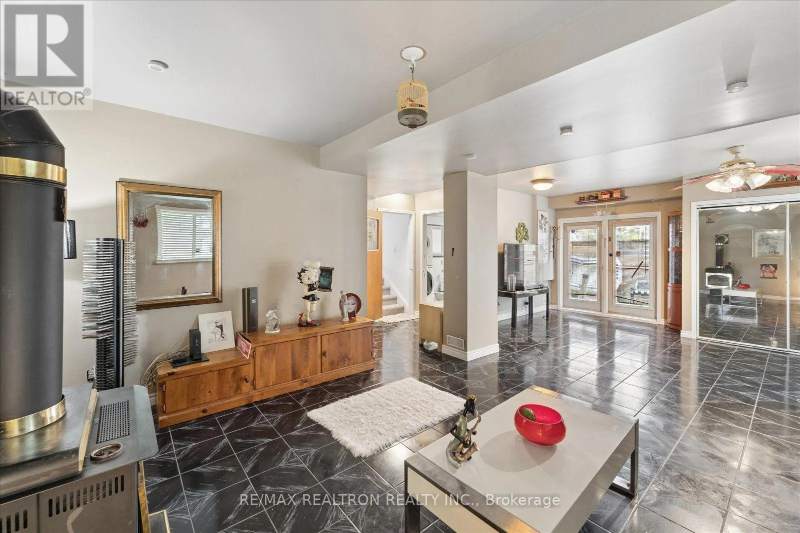 435 LAKE DRIVE S