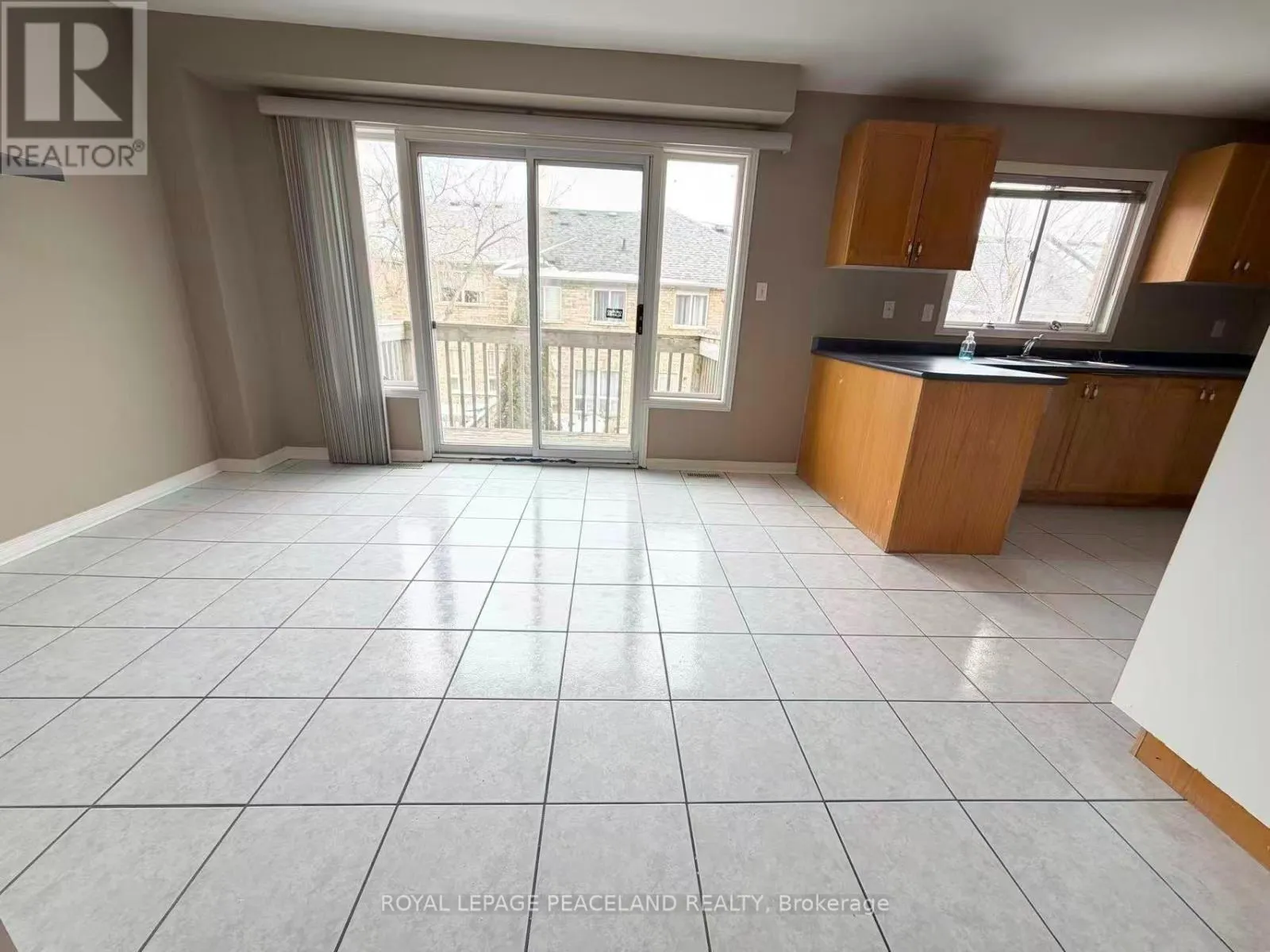 UPPER UNIT - 367 MARBLE PLACE
